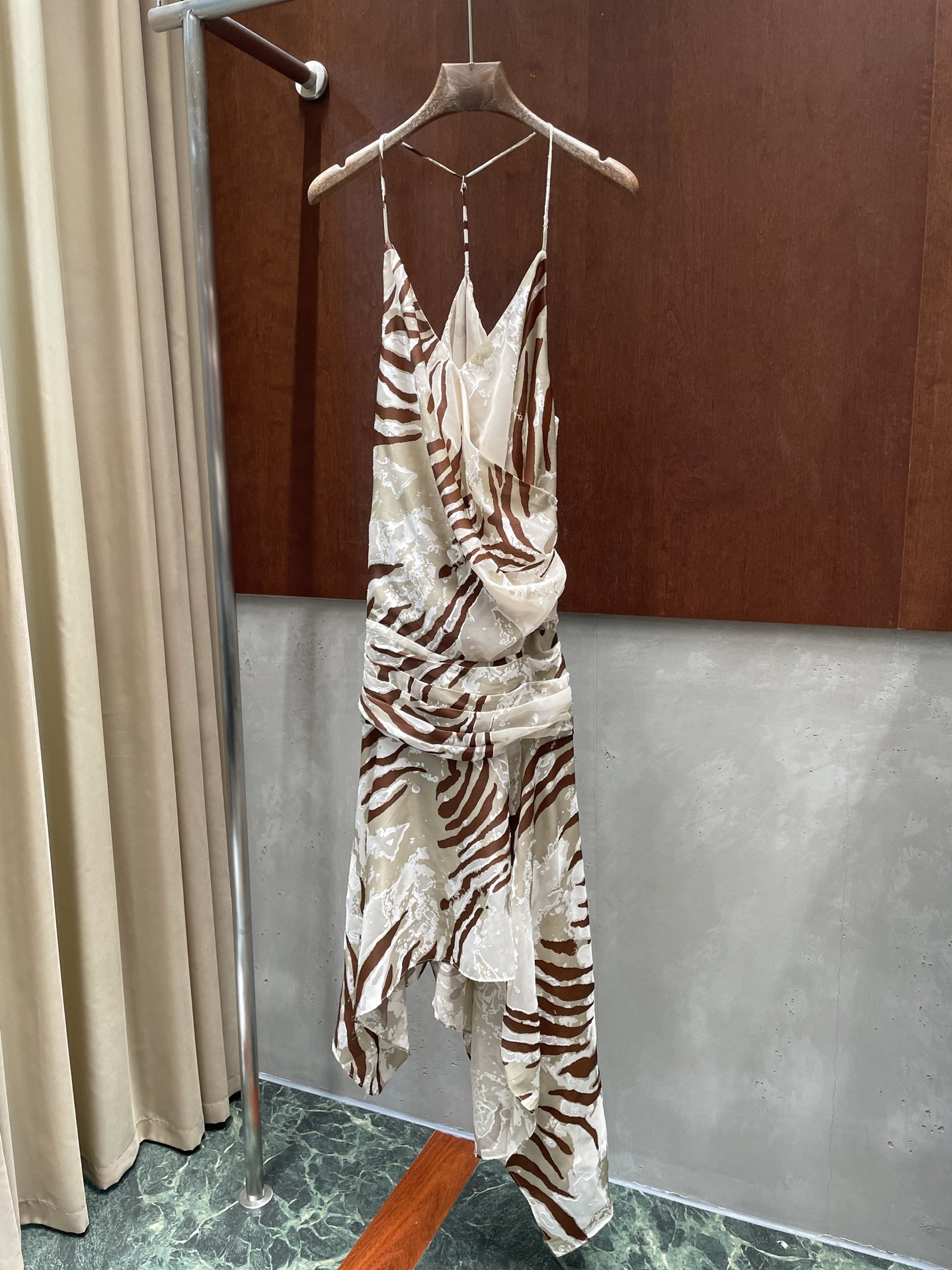 NO:909709,MM 2026 new summer suspender tops, zebra pattern, wild and flamboyant, super release, sml real photos,,19860909MM 2026夏季新款吊带上衣 斑马纹路 野性张扬 超级出片 sml 实拍图,,,Women's clothing