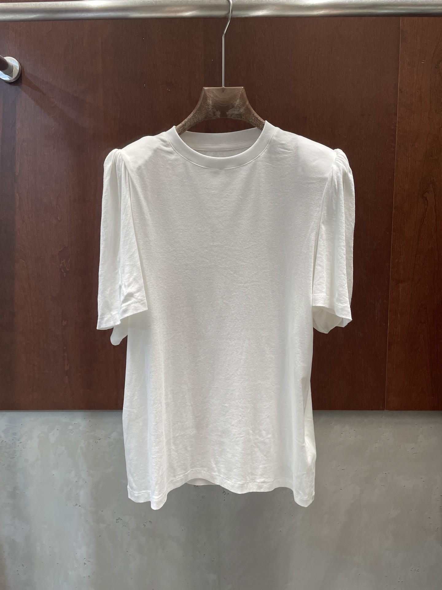 NO:907413,TR 2026 new summer T-shirt, exaggerated shoulder pad design, fashionable and interesting, sml real photos, tees, t-shirt,19860909TR 2026夏季新款T恤 浮夸垫肩设计 时髦有趣 sml 实拍图,,tees，t-shirt,,Women's clothing