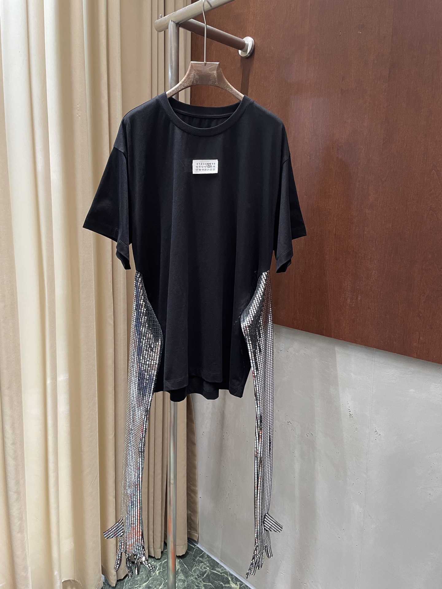 NO:900735,mm6 26ss sequin multi-wear glove t-shirt, superb design, millennium disco sequin feel, unlimited creativity, sml real photos, masion margiela, gloves,19860909mm6 26ss 亮片多穿手套体恤 超绝的设计 千禧年代disco亮片感 创艺无限 sml 实拍图,,masion margiela,gloves,,Women's clothing