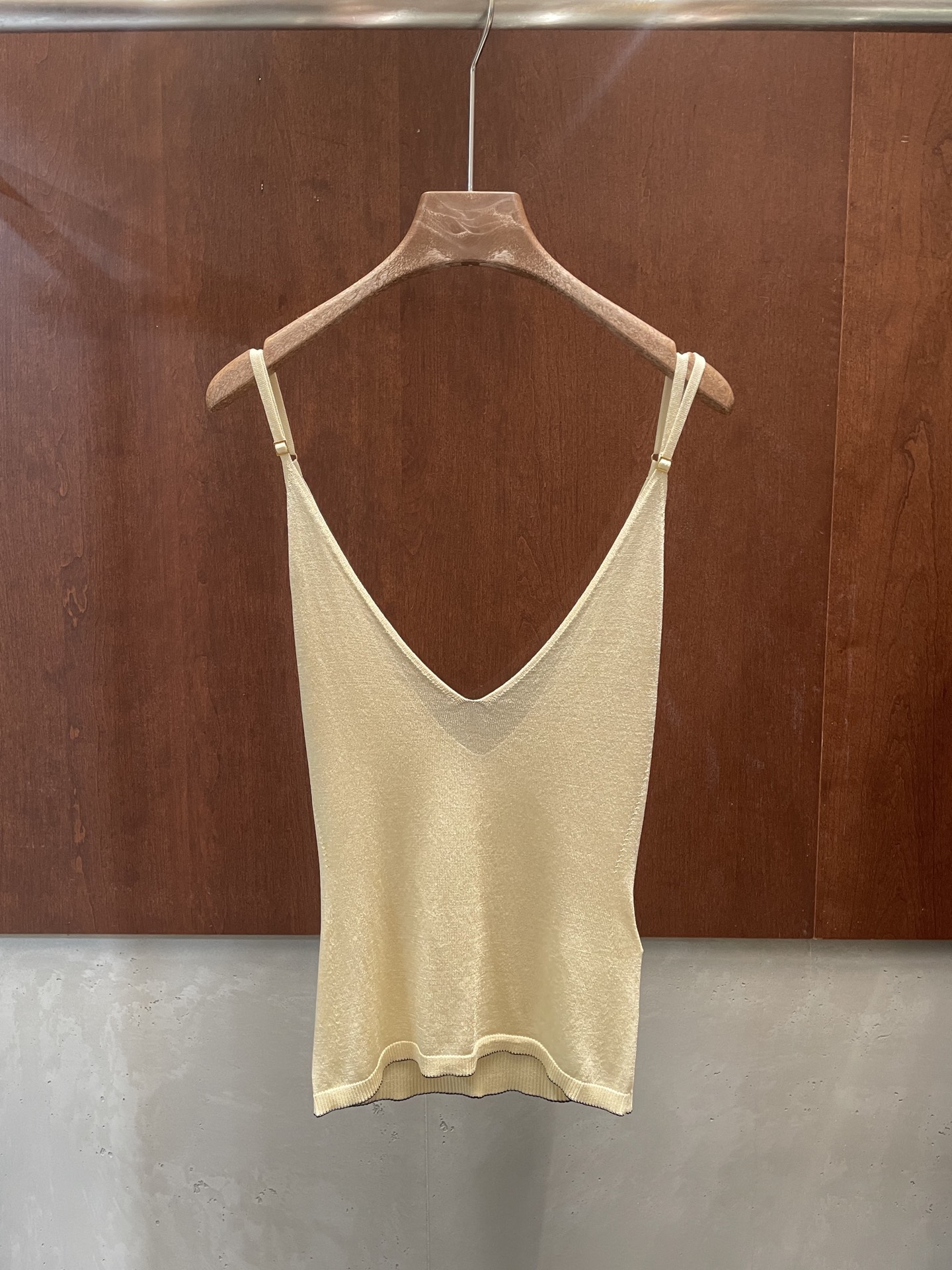 NO:900746,jac26ss ultra-thin see-through knitted camisole, sexy front and back deep V design, resort style, sml real photos,,19860909jac26ss 超薄透视感针织吊带背心 性感度拉满的前后大深V设计 度假风铺满 sml 实拍图,,,Women's clothing