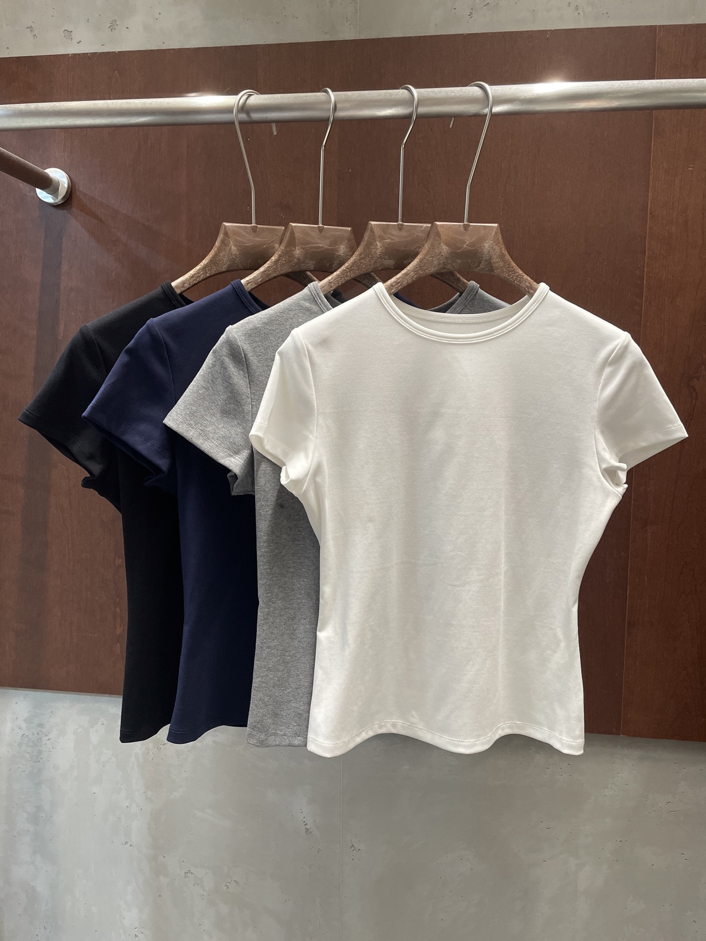 NO:900724,tr 2026 new summer T-shirt, tight style, super slim, excellent fit, four colors and three sizes, sml real photos, tees, t-shirt,19860909tr 2026夏季新款T恤 紧身款式 超级显瘦 版型绝佳 四色三码 sml 实拍图,,tees，t-shirt,,Women's clothing