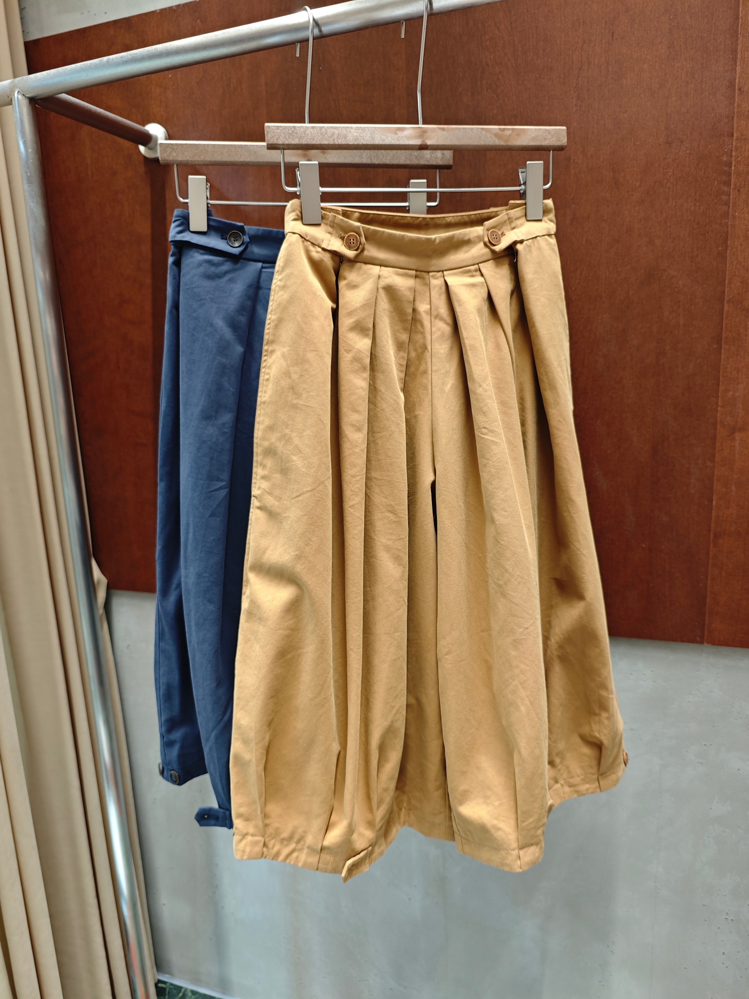 NO:930506,ms 2026 summer new style wide-leg legged pants, bloomer type, casual and easy to match, two colors and three sizes, sml real photos,,19860909ms 2026夏季新款新款阔腿束脚裤 灯笼裤型 休闲好搭配 两色三码 sml 实拍图,,,Women's clothing