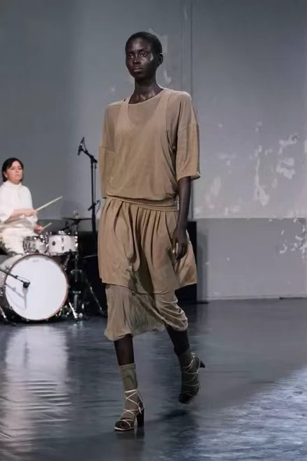 NO:907425,The catwalk style is particularly high-end and durable,19860909走秀款特别高级耐看,,,Women's clothing