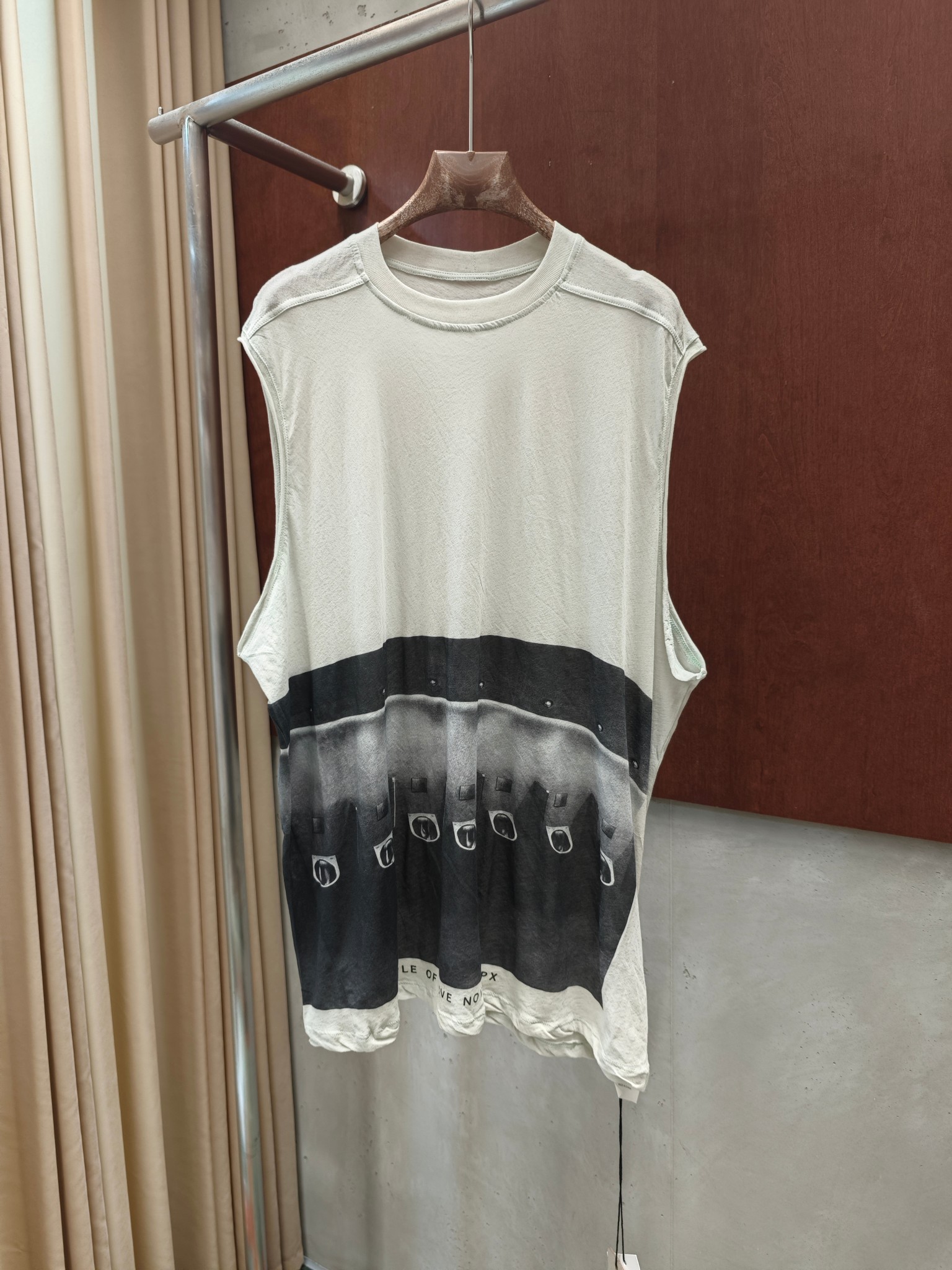 NO:909701,RO 2026 Summer Dark Style Vest Spliced ​​Pure Cotton Loose Design Sleeveless T-shirt SMLXL p real shot,,tees,t-shirt,19860909RO 2026夏季暗黑风背心 拼接纯棉宽松设计感无袖T恤 SMLXL p实拍图,,tees，t-shirt,,Women's clothing