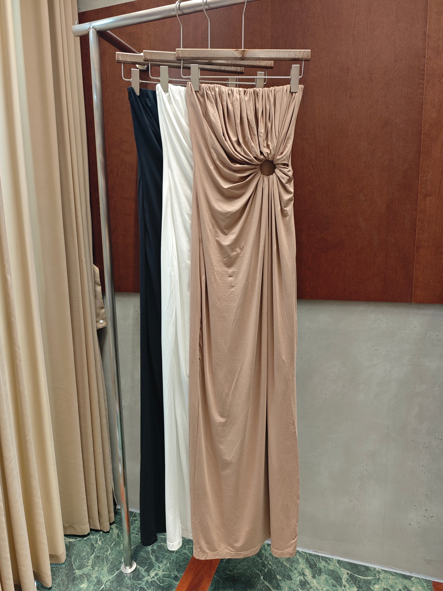 NO:907415,DU 2026 summer new style hollow pleated tube top dress, goddess style, super release, three colors and three sizes, sml real photos,,skirts,19860909DU 2026夏季新款镂空褶皱抹胸连衣裙 女神款 超级出片 三色三码 sml 实拍图,,skirts,,Women's clothing