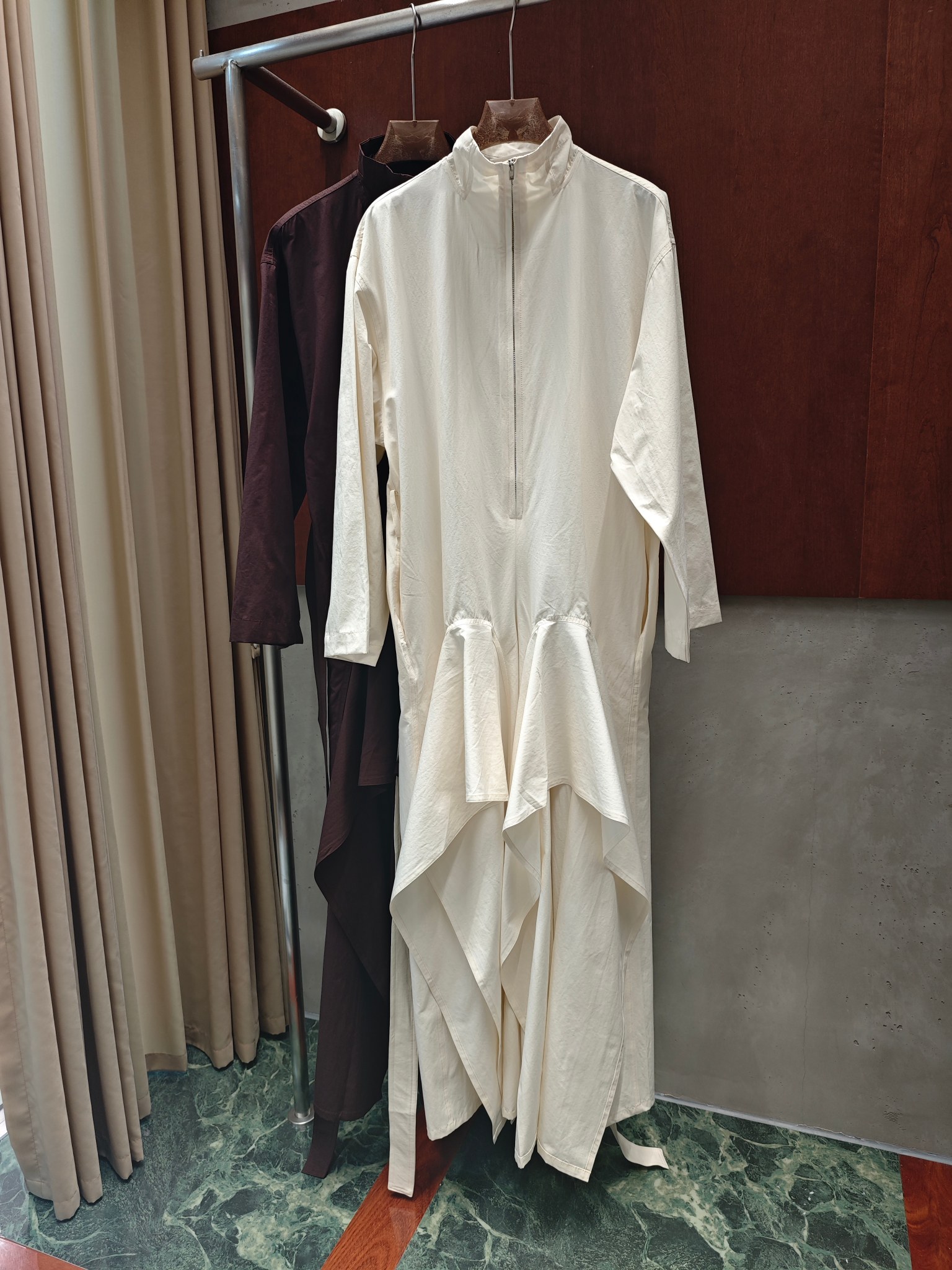 NO:907407,alai* 2026 early autumn new jumpsuit, beautiful and fashionable, aura style, two colors and three sizes, sml real photos,,alaia,19860909alai* 2026早秋新款连体裤 绝美时髦 气场款 两色三码 sml 实拍图,,alaia,,Women's clothing