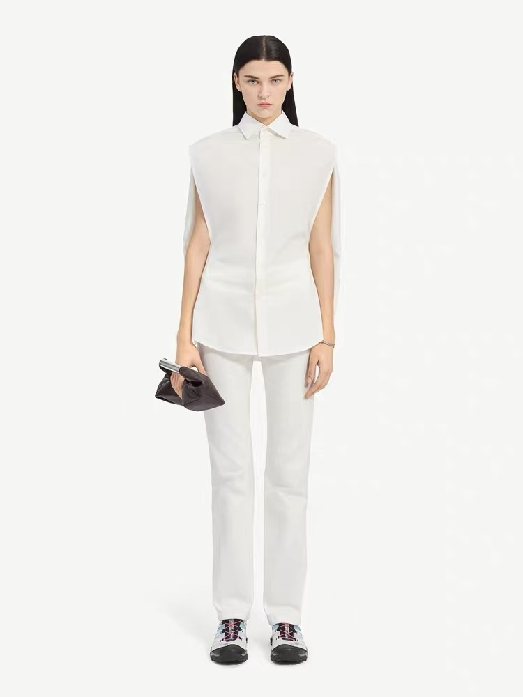 NO:893825,mm6 26ss vest shirt, sleeveless design, geometric aesthetics, the upper body immediately fills up the aura and is extremely fashionable sml, masion margiela,19860909mm6 26ss 背心衬衣 无袖设计 几何美学 上身立马气场拉满 时髦度爆棚sml,,masion margiela,,Women's clothing