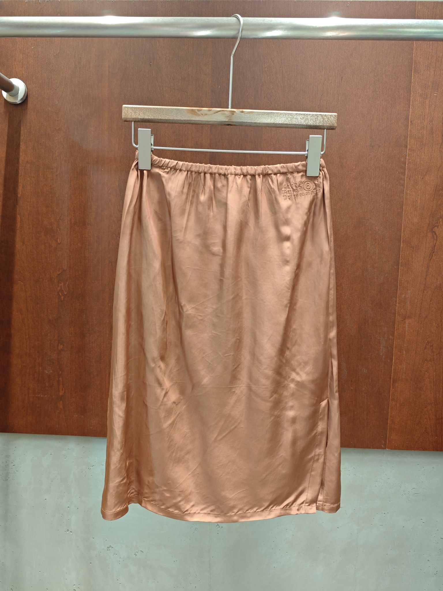 NO:893827,mm6 26ss satin skirt, light and comfortable, light-sensitive fabric has fashionable effect, sml real photos, masion margiela, skirts,19860909mm6 26ss 缎面半裙 轻盈舒适 光感面料自带时髦效果 sml 实拍图,,masion margiela,skirts,,Women's clothing