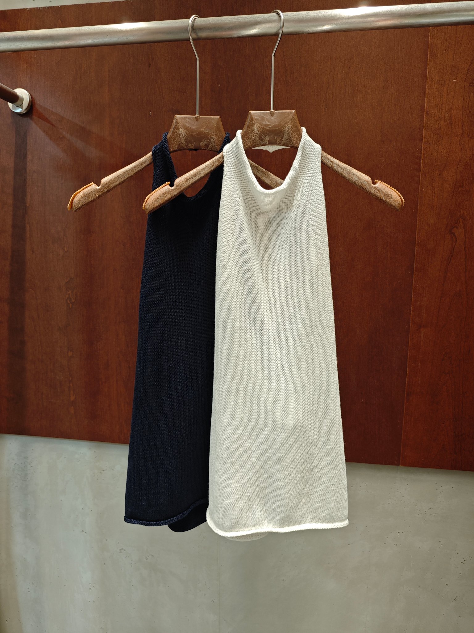 NO:899373,Ra 2026 new summer halter neck vest, French fashion minimalist style, super western style, two colors and three sizes, sml real photos,,19860909Ra 2026夏季新款挂脖背心 法式时髦极简风 超级洋气 两色三码 sml实拍图,,,Women's clothing