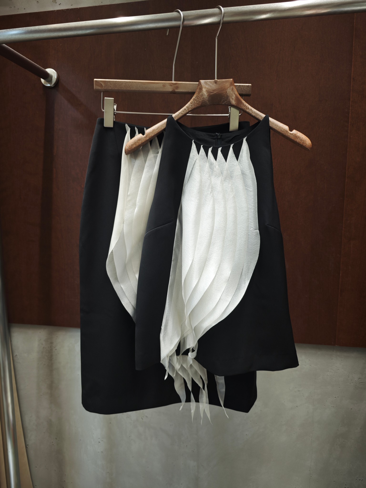 NO:902001,AM 2026 new summer sleeveless top + A-line skirt suit can be sold separately SML,,skirts,19860909AM 2026夏季新款无袖上衣+A字半裙套装 可以分开售卖SML,,skirts,,Women's clothing