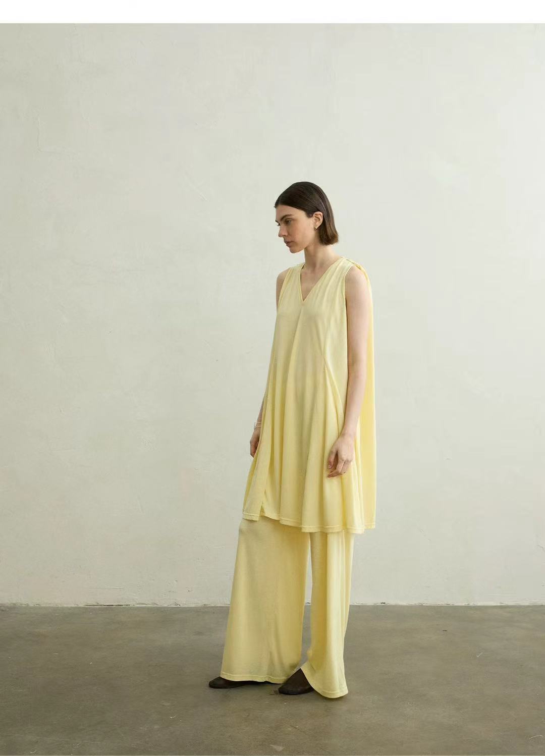 NO:906655,VC 2026 early autumn new two-piece trousers, casual and lazy style, four colors and three sizes sml l,,19860909VC 2026早秋新款两件套长裤 随性慵懒风 四色三码 sml l,,,Women's clothing