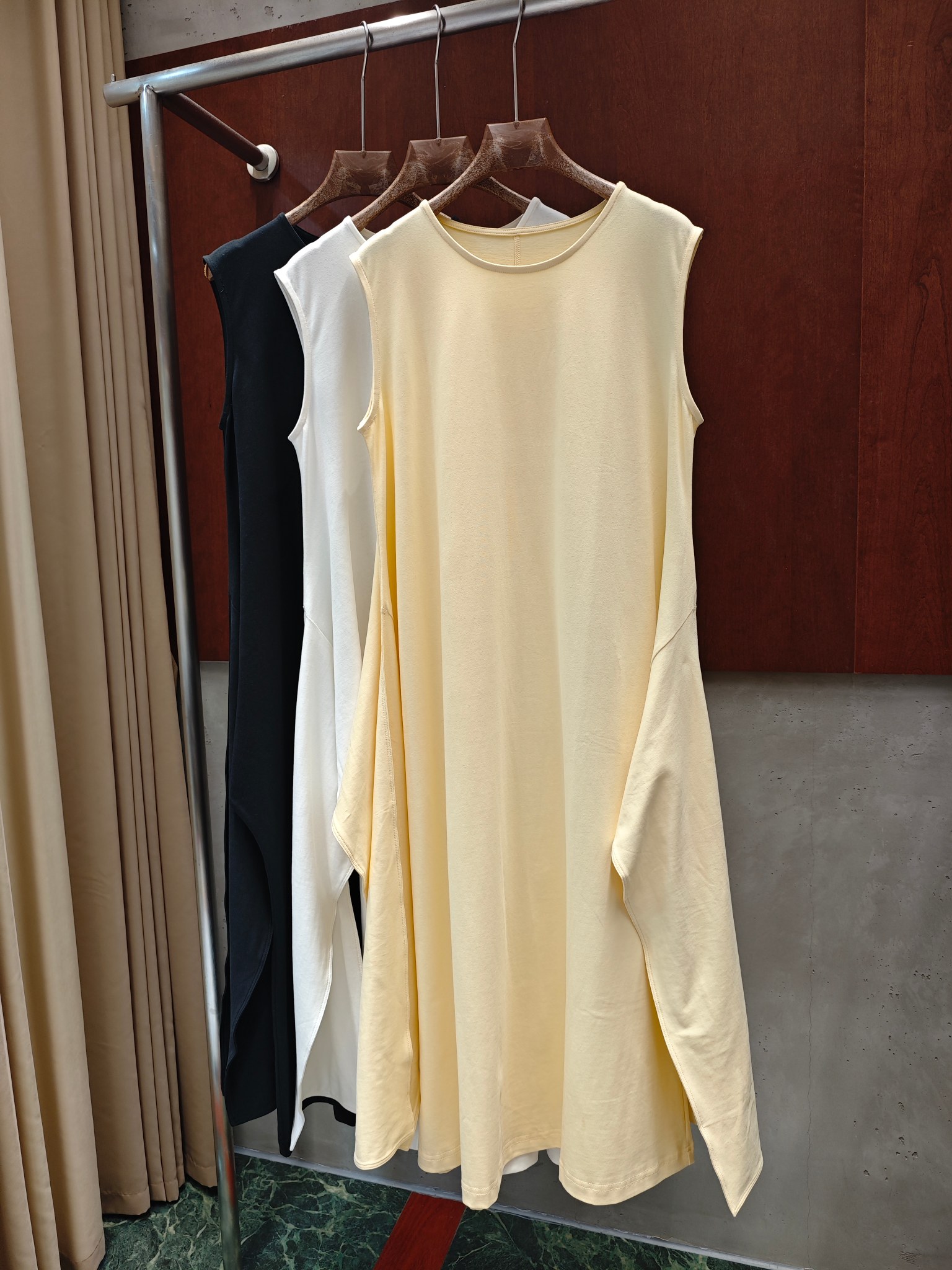 NO:911904,totem* 2026 early autumn new sleeveless dress, tied rope design, casual and elegant, three colors and three sizes, xssm real photos,,skirts,19860909totem* 2026早秋新款无袖连衣裙 绑绳设计 随性优雅 三色三码 xssm实拍图,,skirts,,Women's clothing