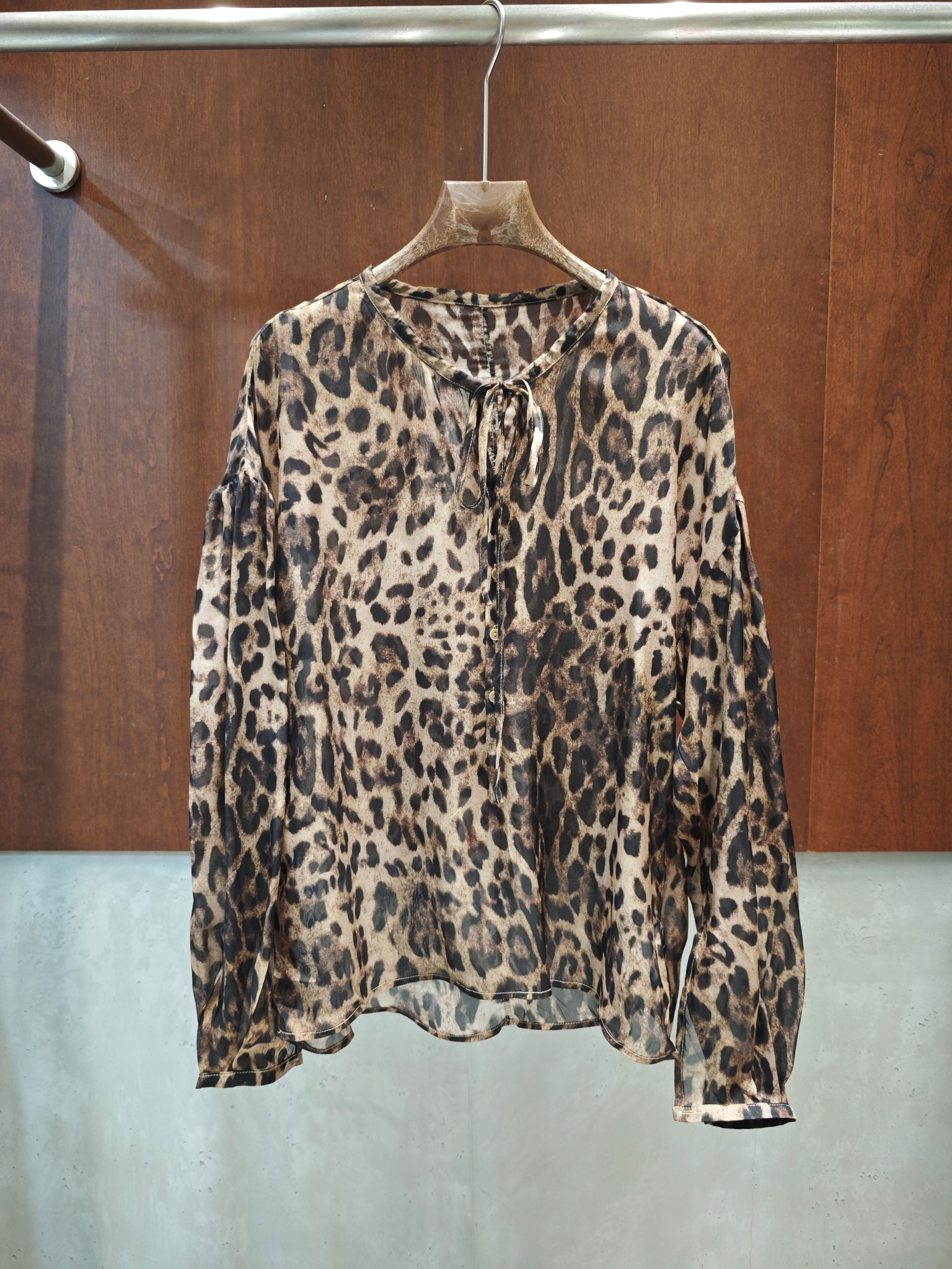 NO:923845,LI 2026 early autumn new leopard print shirt, mulberry silk fabric, full of texture, sml real photos,, shirts,19860909LI 2026早秋新款豹纹衬衫 桑蚕丝面料 质感满满 sml实拍图,,shirts,,Women's clothing