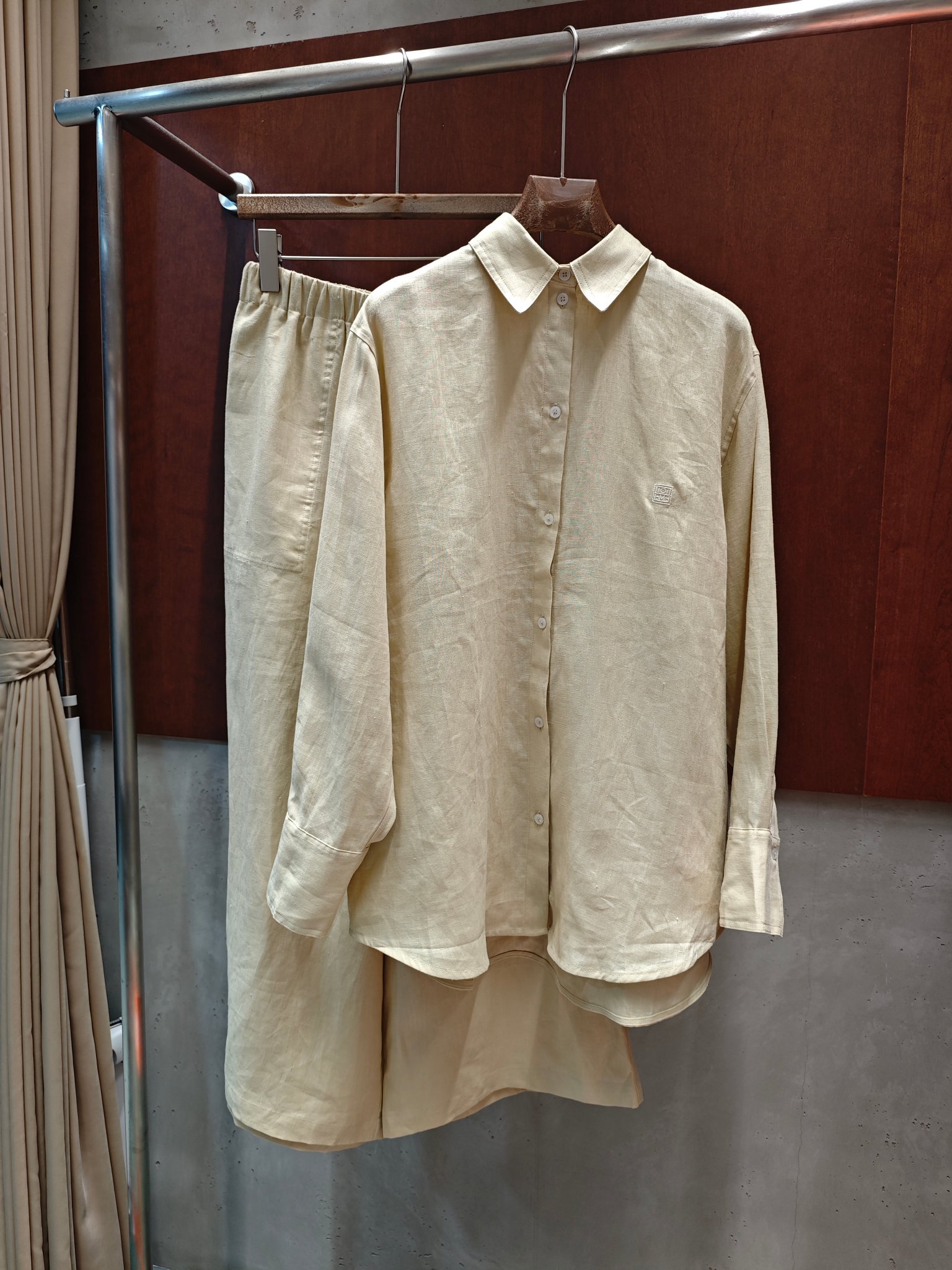 NO:924996,toteme 2026 early autumn new shirt linen fabric fashionable and intelligent 343638 real photos,,19860909toteme 2026早秋新款衬衣 亚麻面料 时髦智性 343638 实拍图,,,Women's clothing