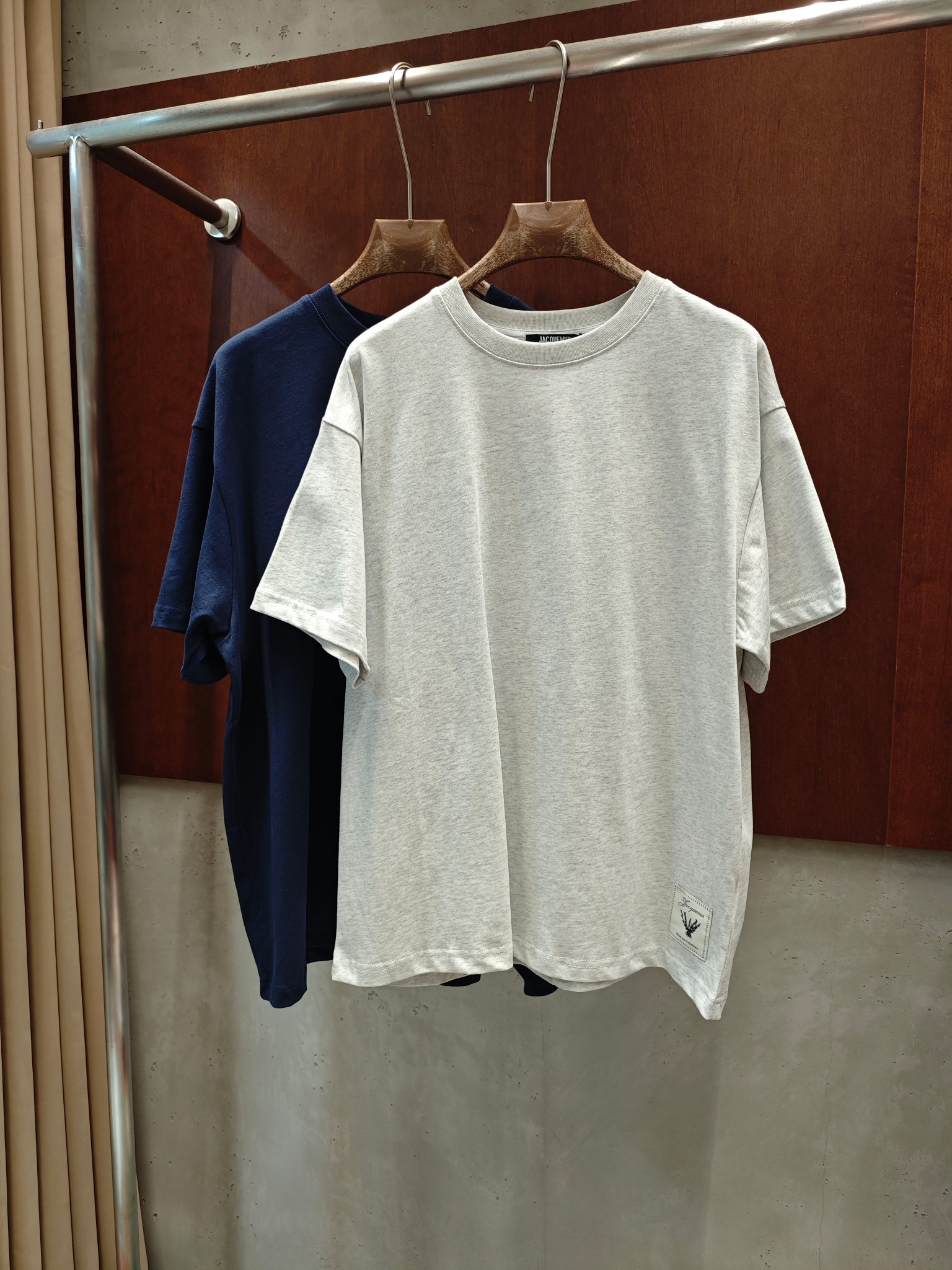 NO:930525,jacquemus 2026 early autumn new T-shirt, rosemary logo printing, two colors and three codes, sml p real shot,, tees, t-shirt,19860909jacquemus 2026早秋新款T恤 迷迭香logo印花 两色三码 sml p实拍图,,tees，t-shirt,,Women's clothing