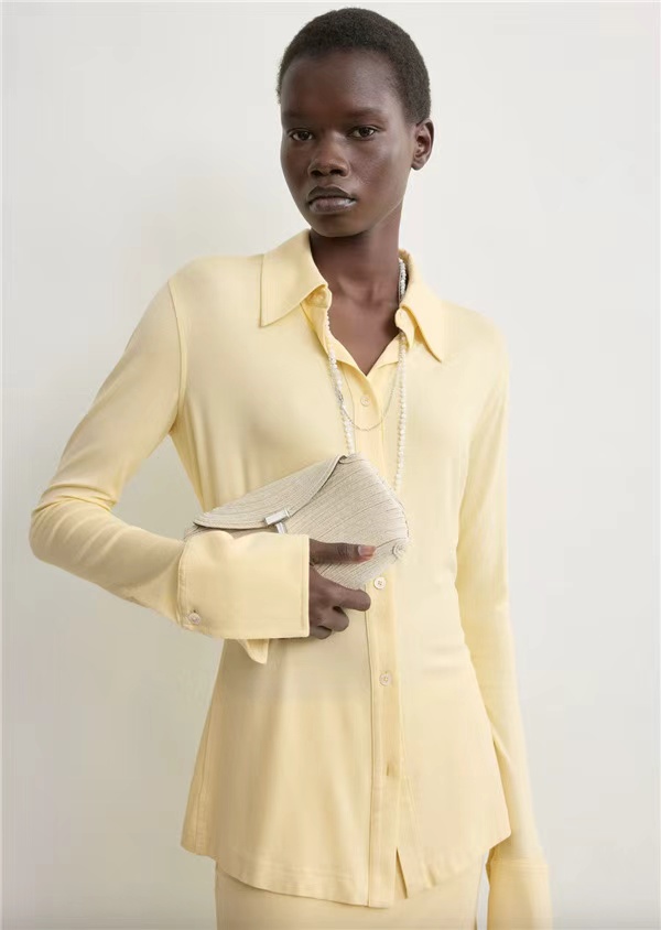 NO:932169,toteme 2026 early autumn new lapel cardigan top, super slim, three colors and three sizes 343638,,19860909toteme 2026早秋新款翻领开衫上衣 超级显瘦 三色三码 343638,,,Women's clothing
