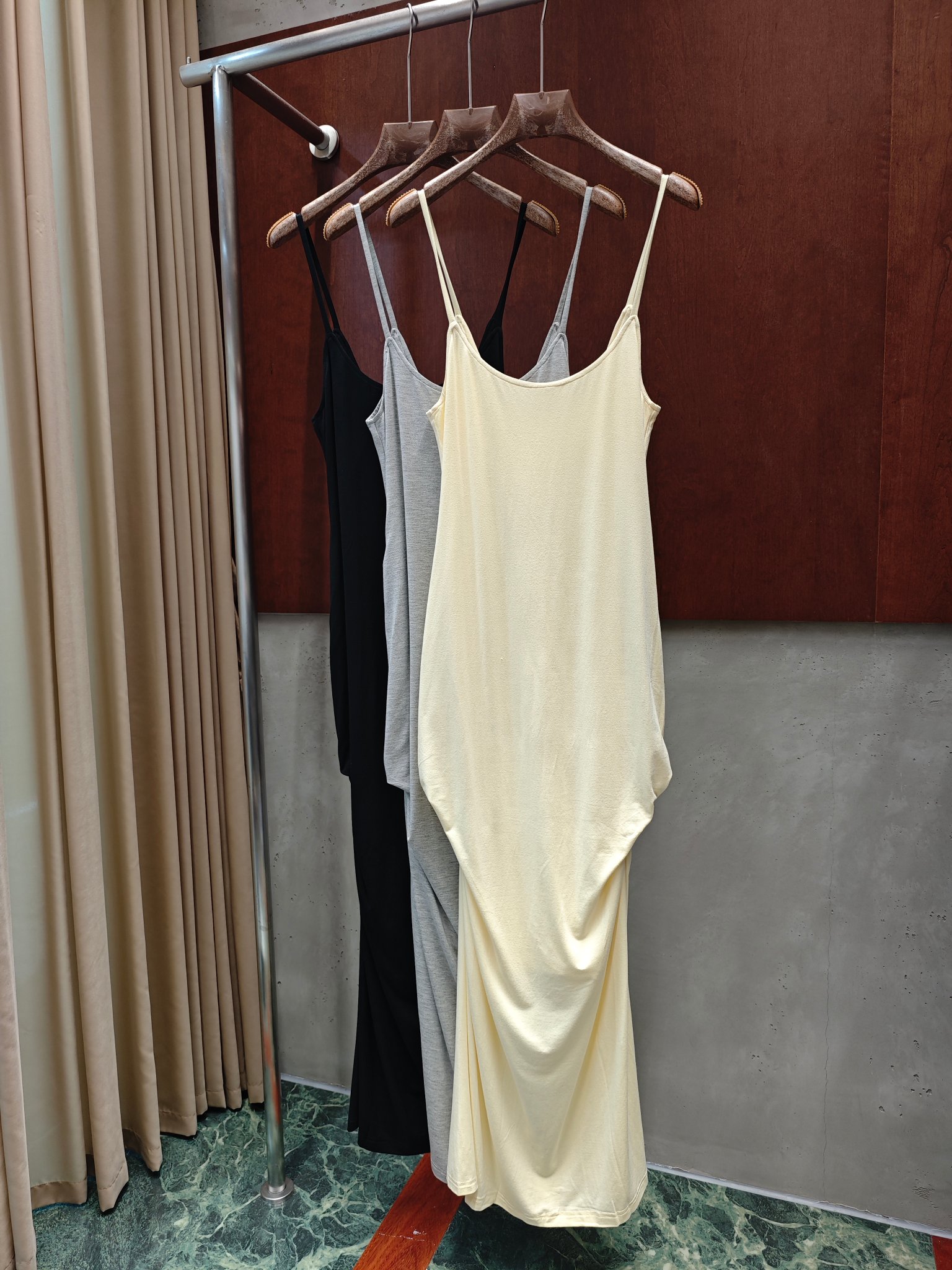 NO:932152,toteme 2026 early autumn new suspender dress, pleats adjust body proportions, super slimming, three colors and three sizes, 343638 real photos,,skirts,19860909toteme 2026早秋新款吊带连衣裙 褶皱调节身材比例 超级显瘦 三色三码 343638 实拍图,,skirts,,Women's clothing