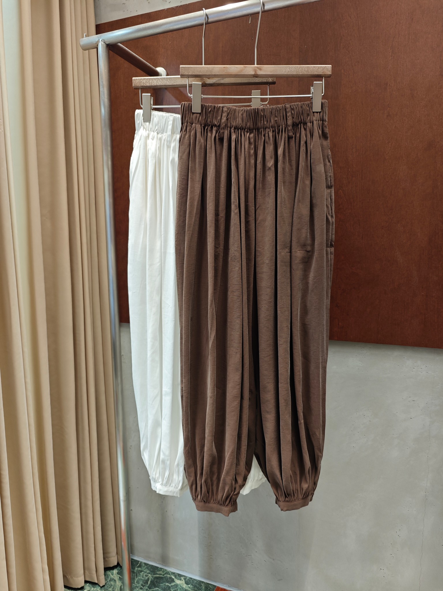 NO:934223,RA 2026 early autumn new bloomers, super comfortable fabric, two colors and three sizes, sml p real photos,,19860909RA 2026早秋新款灯笼裤 超级舒服的面料 两色三码 sml p 实拍图,,,Women's clothing