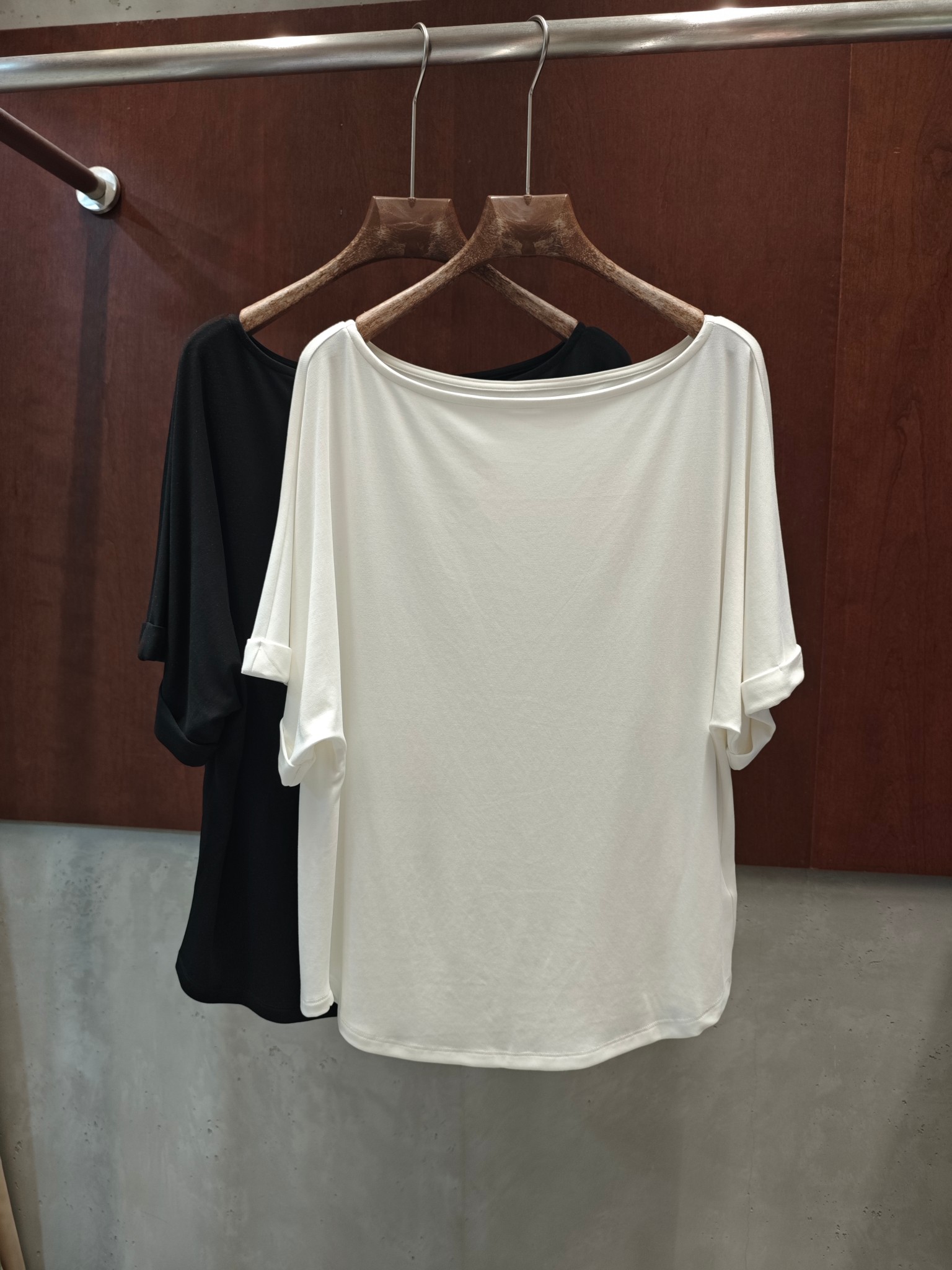 NO:934265,RA 2026 summer new style, lazy style loose short-sleeved T-shirt, design, one-line collar, casual and versatile, two colors and three sizes, sml real photos,, T-shirt, tees, t-shirt,19860909RA 2026夏季新款 慵懒风宽松短袖T恤设计感一字领休闲百搭 两色三码 sml 实拍图,,T-shirt,tees，t-shirt,,Women's clothing