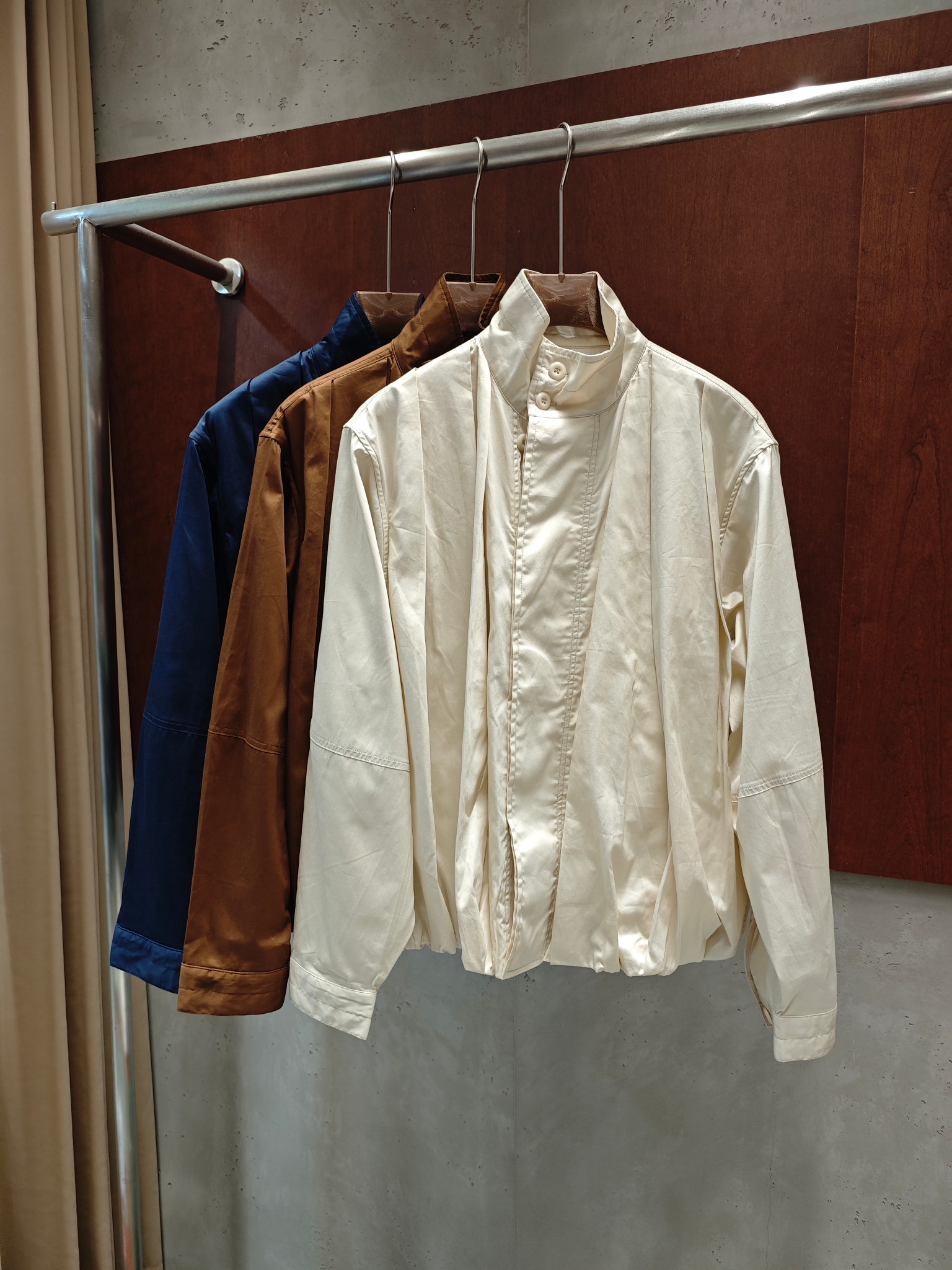 NO:950335,lemaire 2026 autumn and winter new pleated jacket, lantern type, fashionable and cool, three colors and three codes, 343638 p real photos,,jackets & coats,19860909lemaire 2026秋冬新款褶皱外套 灯笼型 时髦清冷感 三色三码 343638 p实拍图,,jackets & coats,,Women's clothing