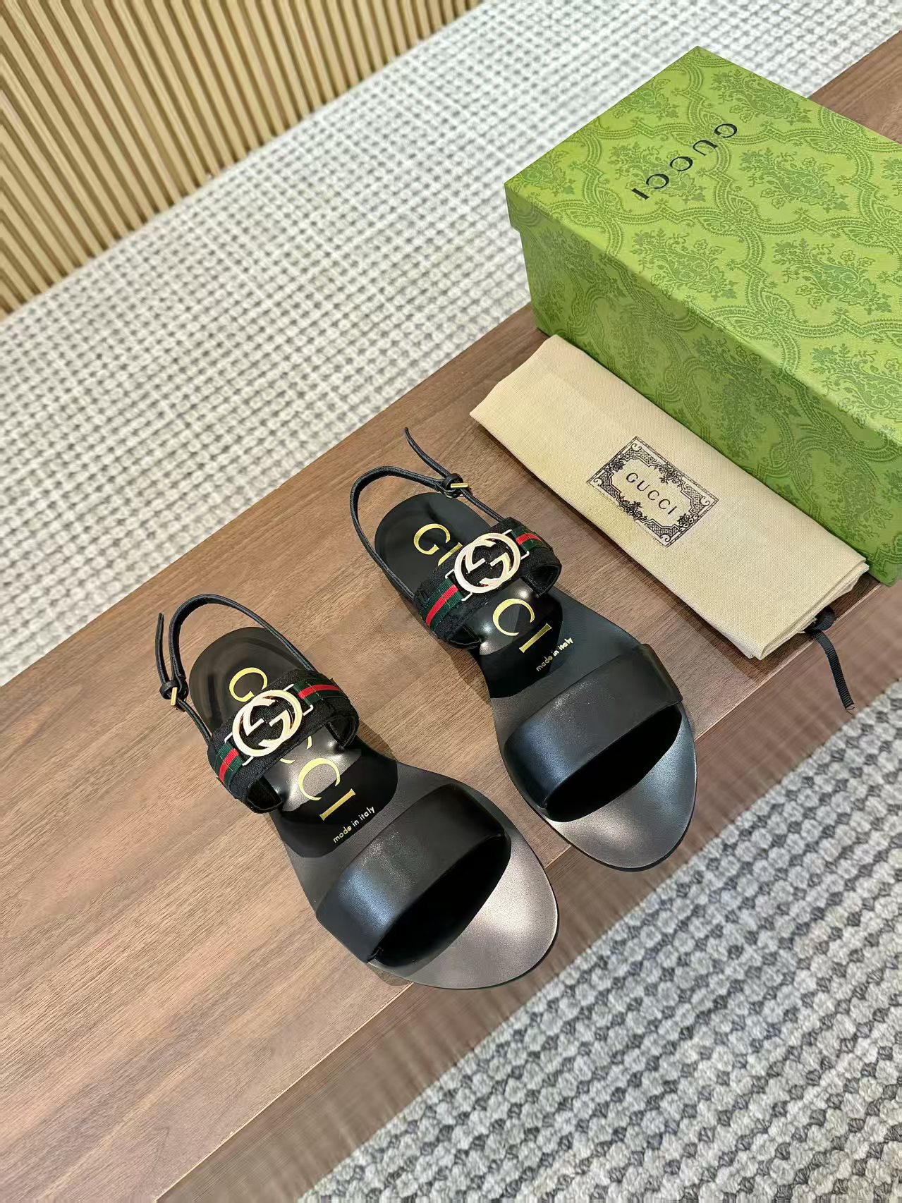 NO:419863,GUCC new product show 2025 official website synchronized 1:1 mold opening new sandals G home reflects the sense of high-end, always convinces the capital. It looks quite simple style, but it is inexplicably high-end on the feet. It is very sexy, allowing you to easily match it to show all kinds of styles. Colors, black, off-white, imported G-shaped fabric, burgundy shoe size 35-42 (customized for 43/44): Rubber sole genuine leather sole can be customized, sandals, gucci, gucci, sandals19860909GUCC新品走秀 2025官网同步 1:1开模 新款凉鞋 G家在体现高级感这块 总让人大写的服气 看起来蛮简单的款式 但上脚就莫名很高阶 非常性感 让你轻松搭配尽显各种风格 颜 色 黑色 米白色 进口G字花色布 酒红色 鞋码 35-42（43/44定做）  : 橡胶底 真皮底可定做,凉鞋,gucci,gucci,sandals,Women's Shoes