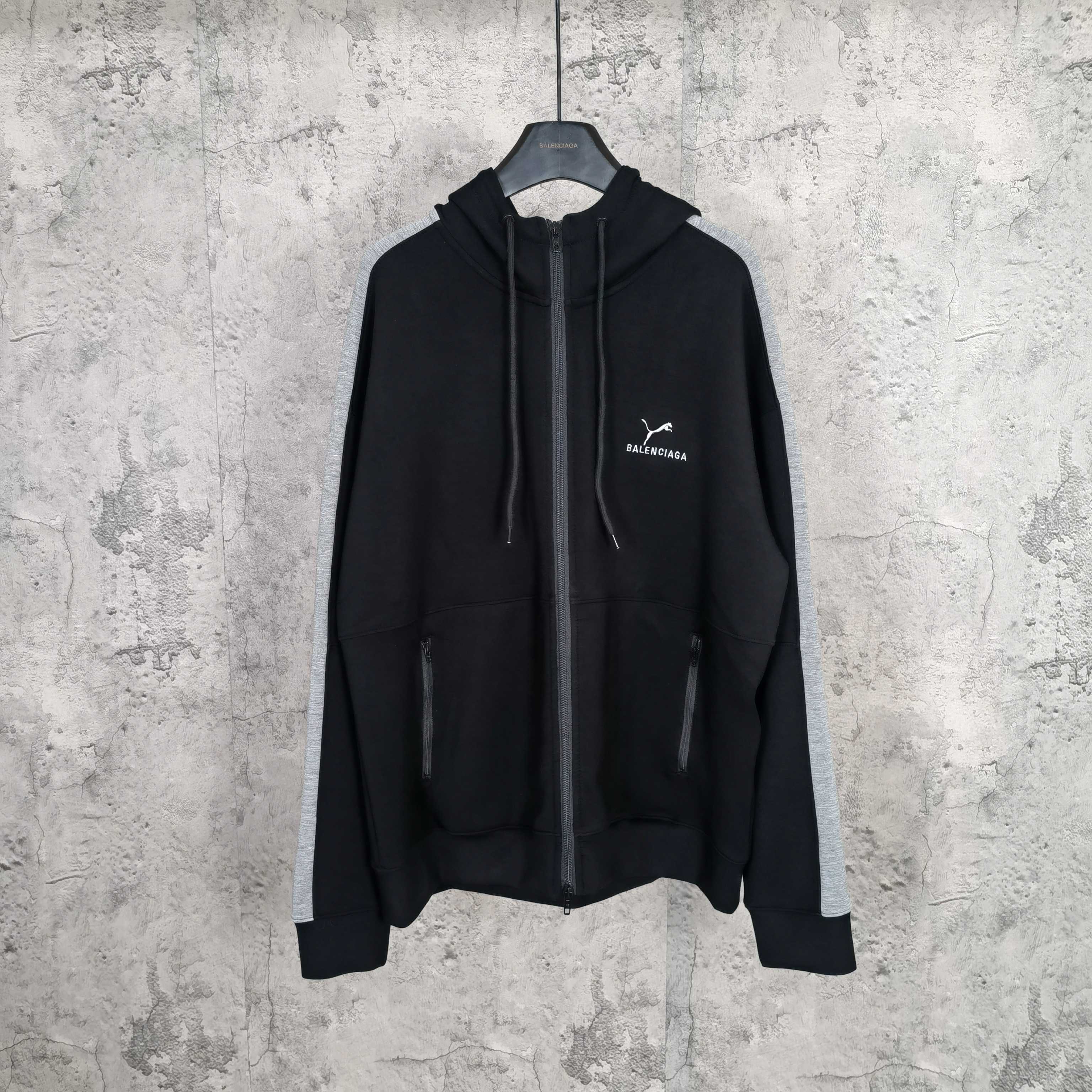 🅿️185
BLCG × PUMA彪马
PUMA LARGE TRACKSUIT PANTS IN BLACK/RED 25FALL 联名合作款彪马徽标刺绣连帽拉链运动夹克外套
颜色:  灰黑拼接
尺码:  1-2-3