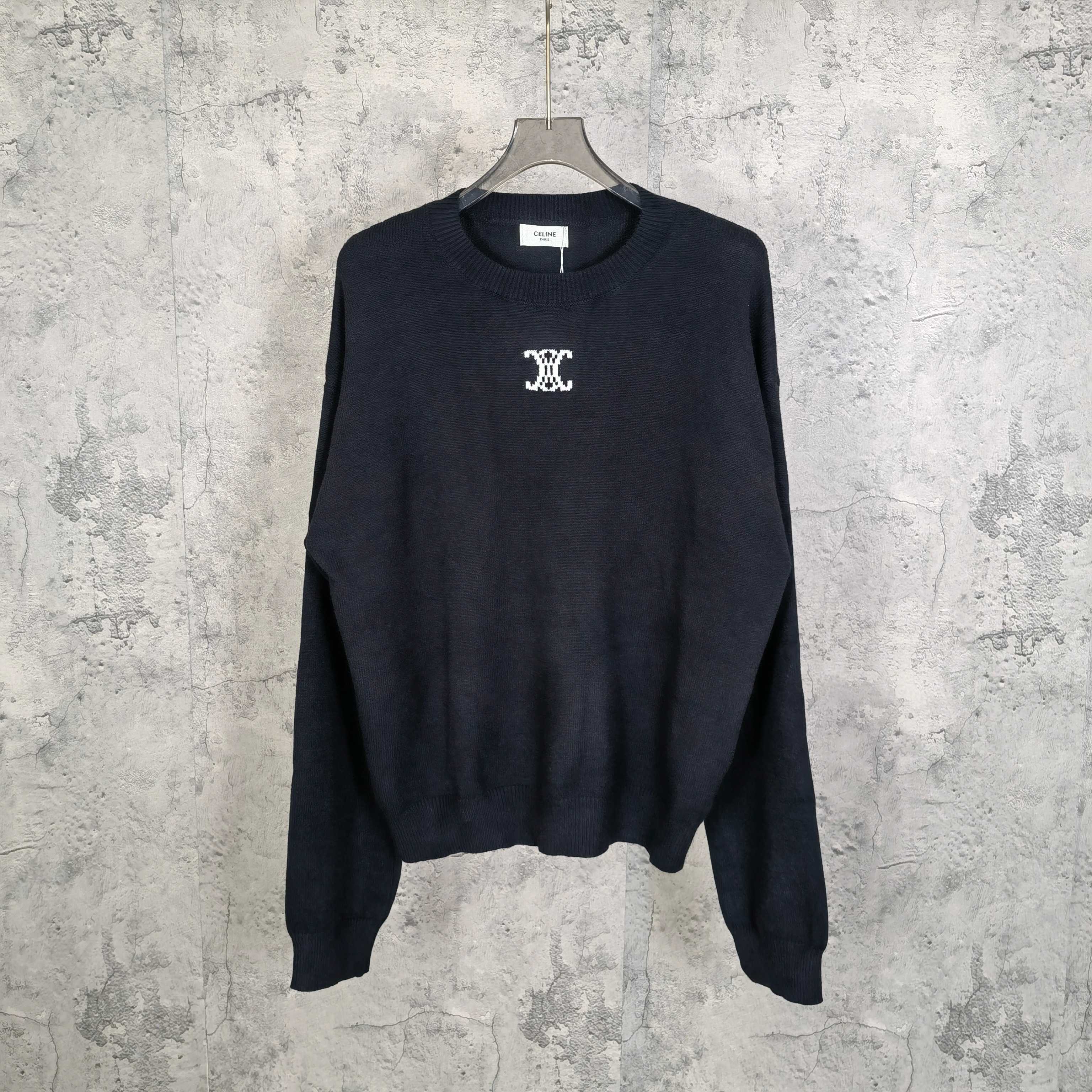 155💰 
Celine
25Fall凯旋门徽标经典logo提花圆领长袖毛衣
颜色：黑色
码数：S M L