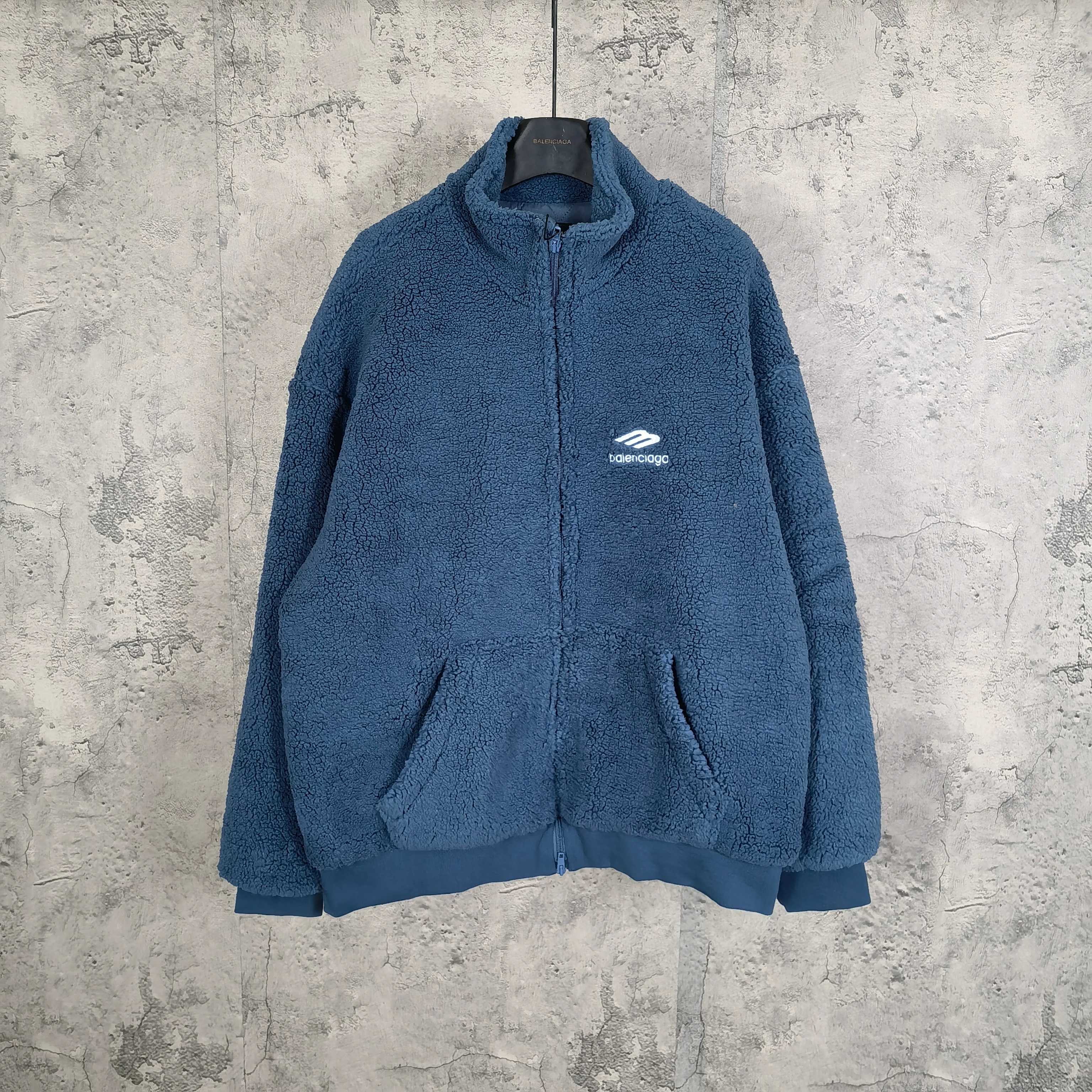 💰210 
BLCG
3B SPORTS ICON SKI ZIP-UP JACKET IN LIGHT MARINE BLUE 滑雪系列蓝色泰迪羊羔毛拉链滑雪外套
颜色:  蓝色
码数:  1-2-3