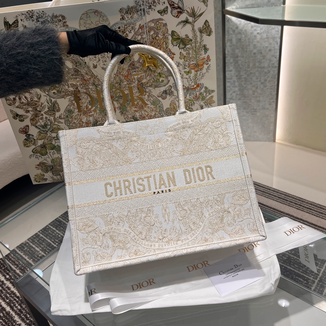 𝘽𝙤𝙤𝙠 𝙩𝙤𝙩𝙚 Estilo de bordado de jardín🦋 Versión alta exclusiva 𝟯𝟲𝗰𝗺 Champán francés dorado y jardín de flor…