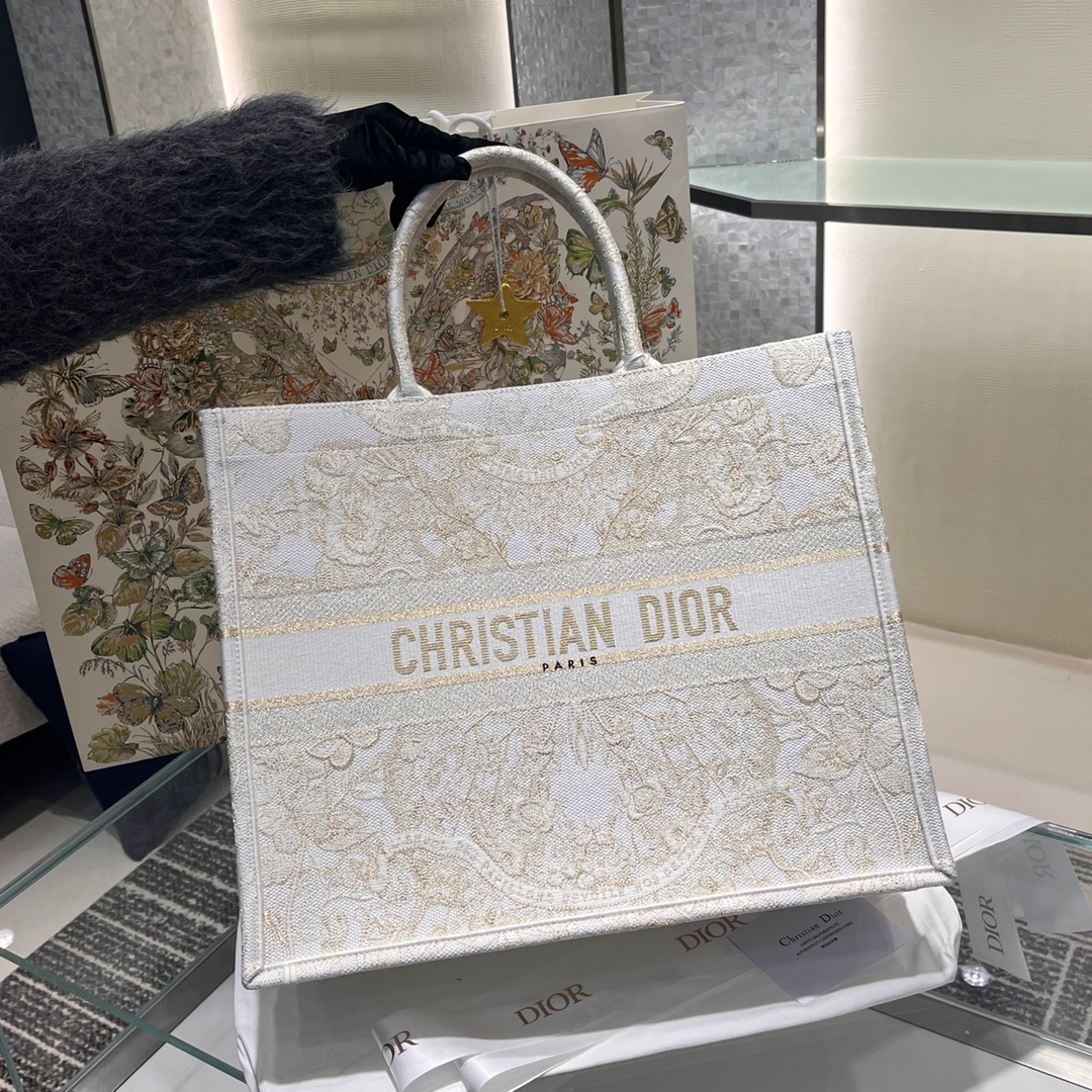 𝘽𝙤𝙤𝙠 𝙩𝙤𝙩𝙚 Estilo de bordado de jardín🦋 Versión alta exclusiva 𝟰𝟭𝗰𝗺 Champán francés dorado y jardín de flor…