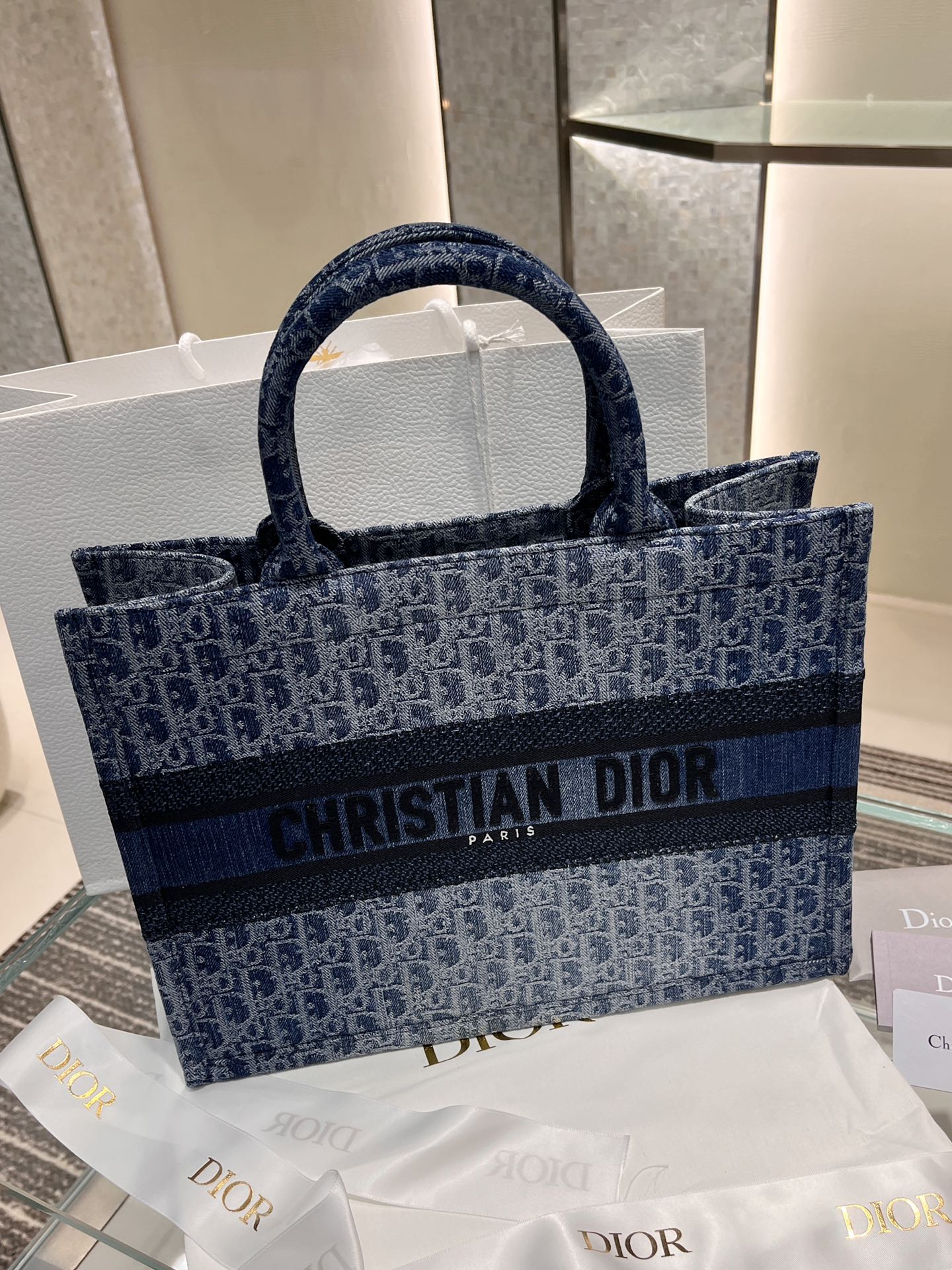 Denim degradado tamaño mediano 𝗕𝗼𝗼𝗸 𝗧𝗼𝘁𝗲 36cm Versión alta exclusiva Único en su tipo Reencarnación de la moda,…