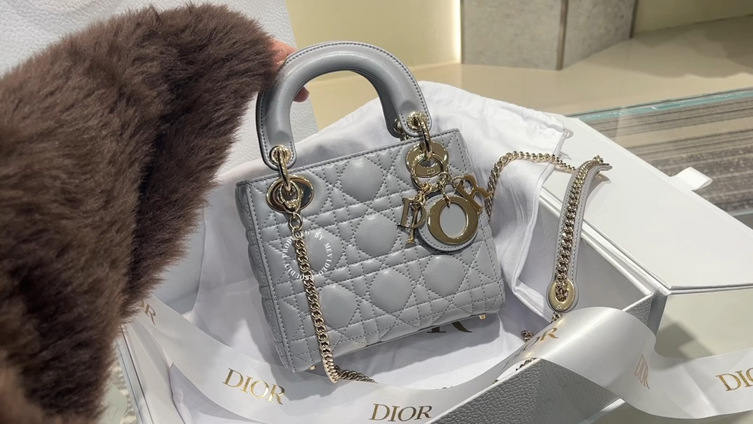 ▫️Fotos reales. Suave y romántico. Hermosa y exquisita forma de bolso de rombo. Hardware personalizado totalmente de ac…