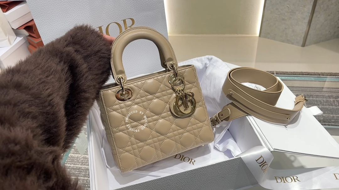 ▫️Toma real de productos grandes, herrajes de acero puro desarrollados de forma privada, elegantes y de alta gama.
