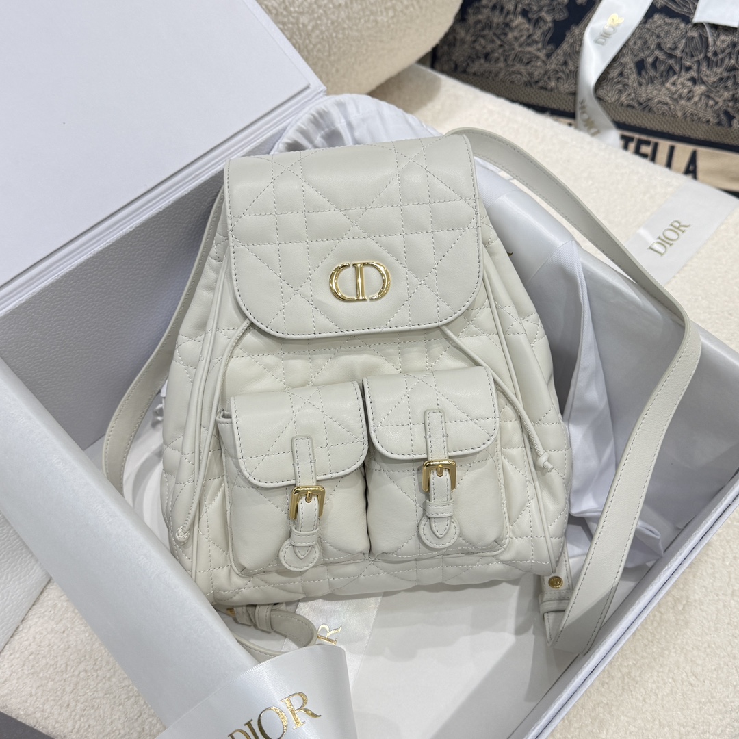 Mochila 𝘾𝙖𝙧𝙤 Tamaño mediano Blanco "Miss Dior" Patrón cannage clásico de gran tamaño Asa aristocrática medieval de …