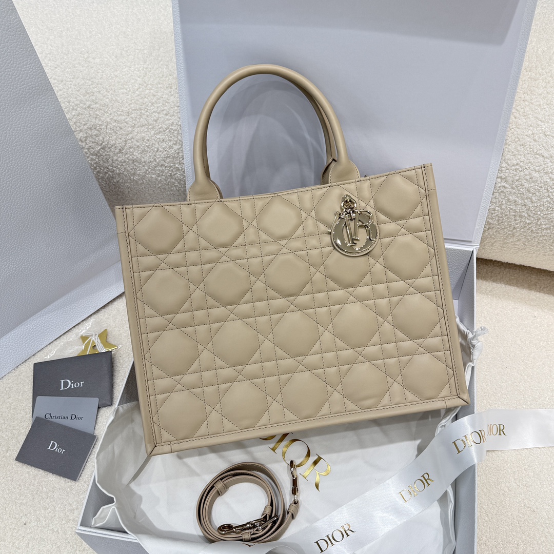 Versión de piel de vaca 𝗕𝗼𝗼𝗸 𝗧𝗼𝘁𝗲 Tamaño mediano Producido por Guangdi Rouge beige Versión a juego de piel de v…