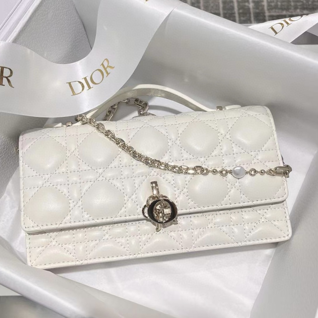 𝑴𝒊𝒔𝒔 𝑫𝒊𝒐𝒓 Mini cadena de perlas blanca Producida por Guangdi (versión en chip) Belleza delicada Piel de cordero…