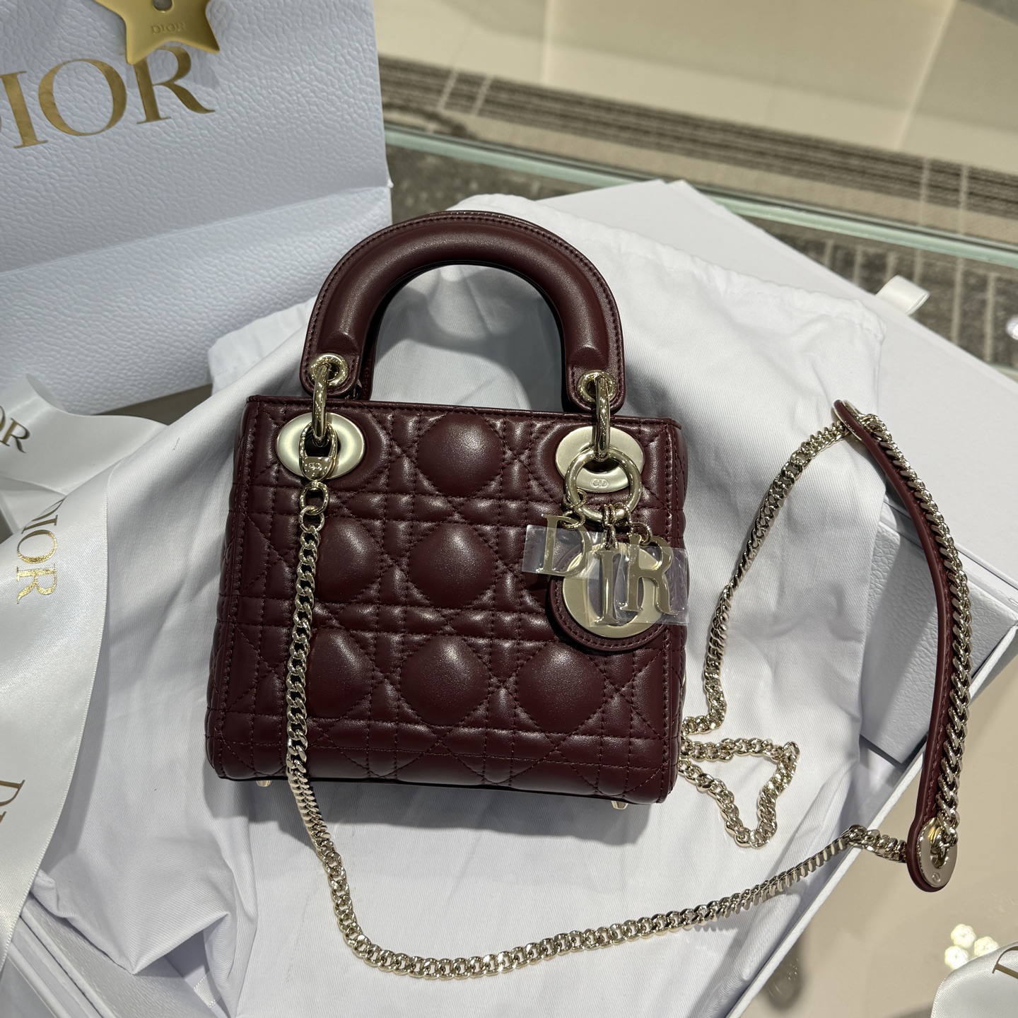 [𝗟𝗮𝗱𝘆 𝗗𝗿 Bolso Princesa Diana de tres puertas totalmente de acero] Artesanía de alto nivel en color burdeos inten…