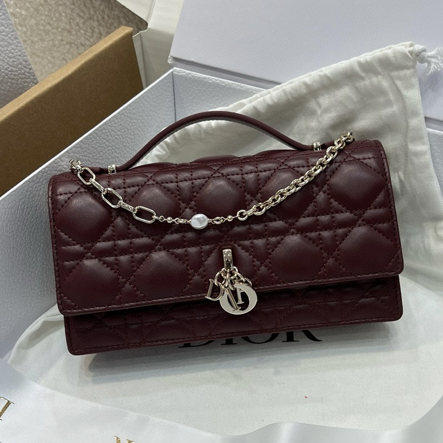 𝑴𝒊𝒔𝒔 𝑫𝒊𝒐𝒓 Mini cadena de perlas Borgoña Guangdi Belleza delicada Piel de cordero importada exclusivamente 🐑 Ca…