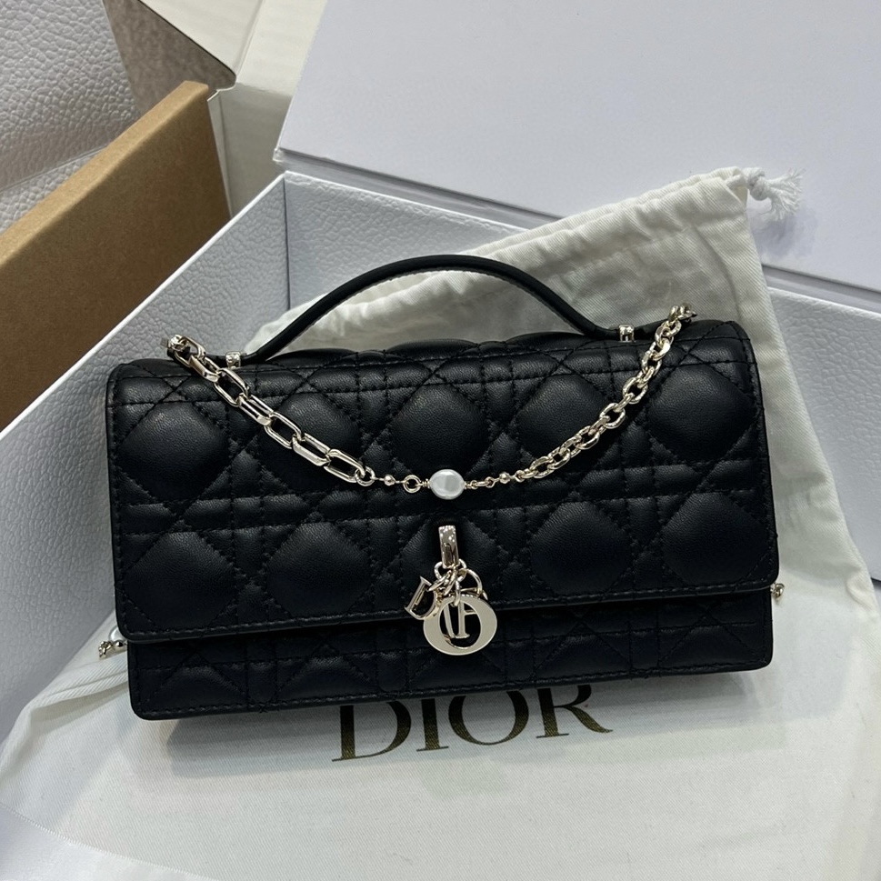𝑴𝒊𝒔𝒔 𝑫𝒊𝒐𝒓 Mini Cadena de Perlas Negra Producida por Guangdi Belleza Delicada Piel de Cordero Importada Exclusiv…