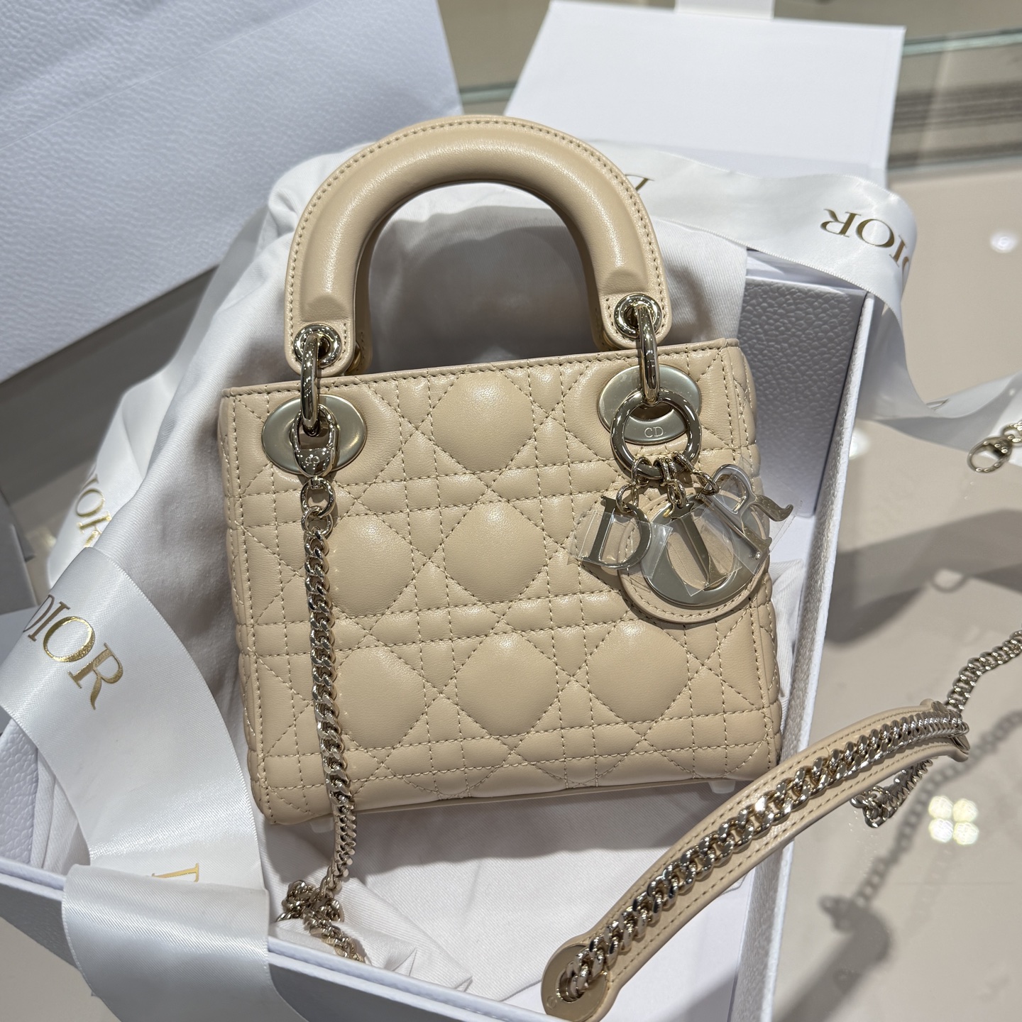 [𝗟𝗮𝗱𝘆 𝗗𝗿 Bolsa Princesa Diana de tres puertas totalmente de acero] Color té con leche Artesanía avanzada La belle…
