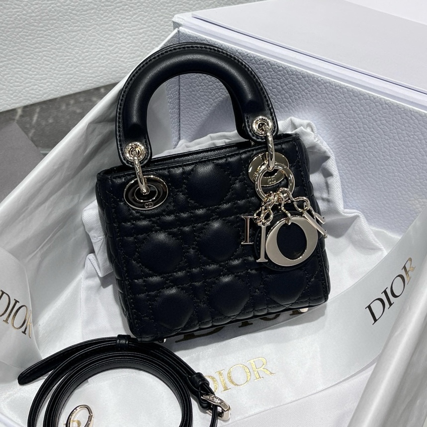 Super mini 𝗟𝗮𝗱𝘆 negro, un bolso pequeño que no es demasiado inútil, llaves/pañuelos/lápiz labial/polvo, 📱No se pue…
