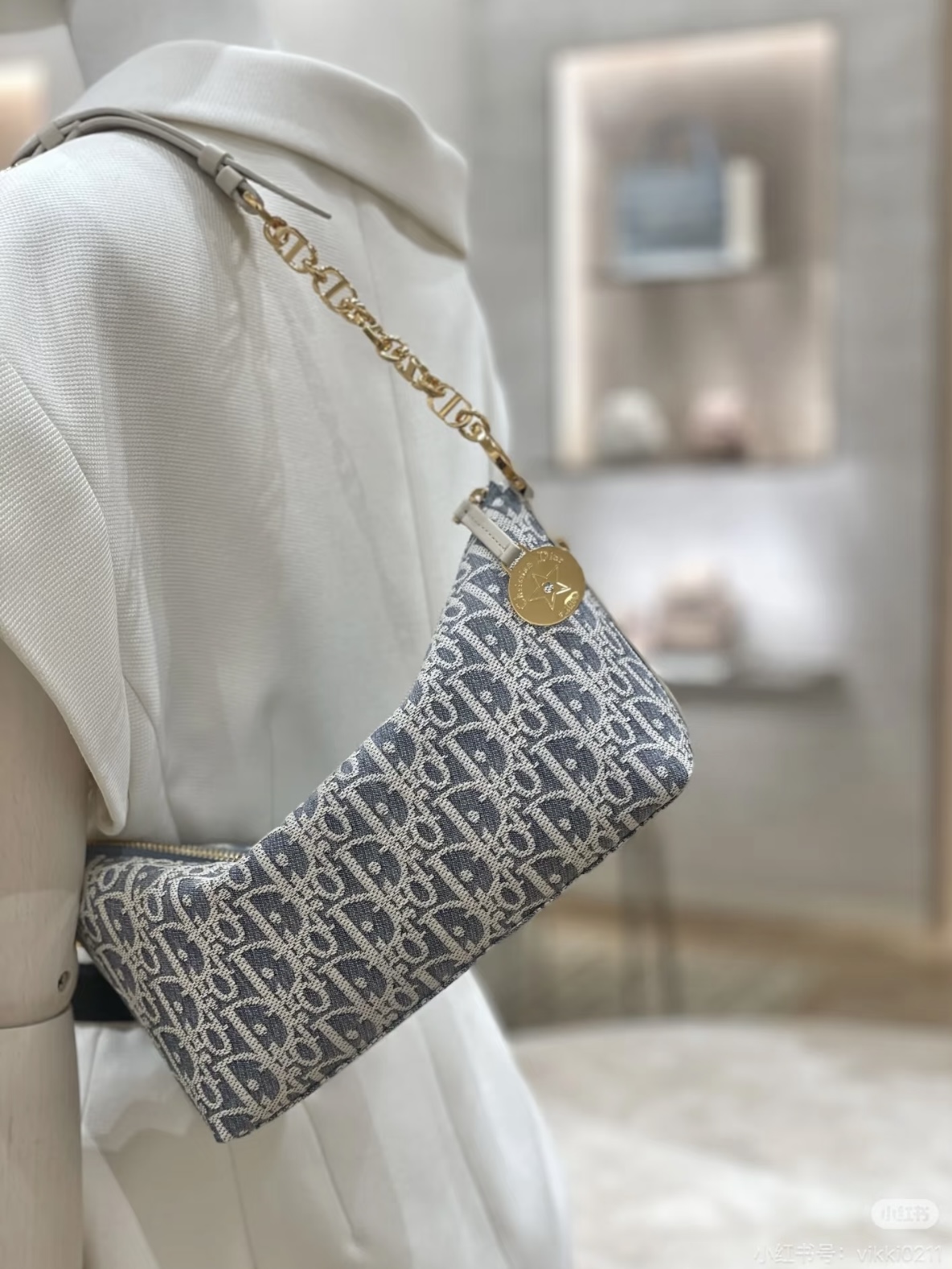 Este estilo no necesita demasiada presentación. Todo el mundo conoce la bolsa para las axilas. ¡Es ligero y práctico, y…
