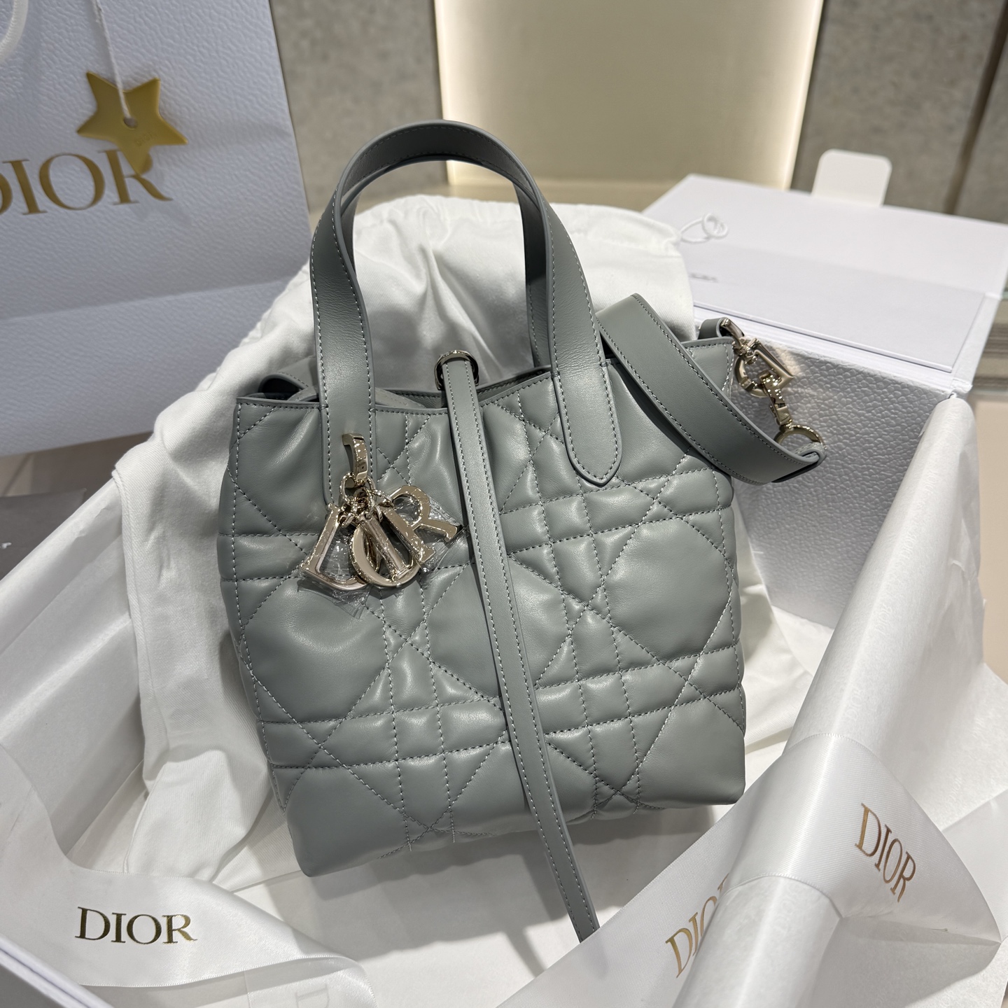 𝑫-𝑻𝒐𝒖𝒋𝒐𝒖𝒓𝒔 Tamaño pequeño vertical Gris ✨Bolso indígena de estilo atractivo Patrón de cannage vertical + corre…