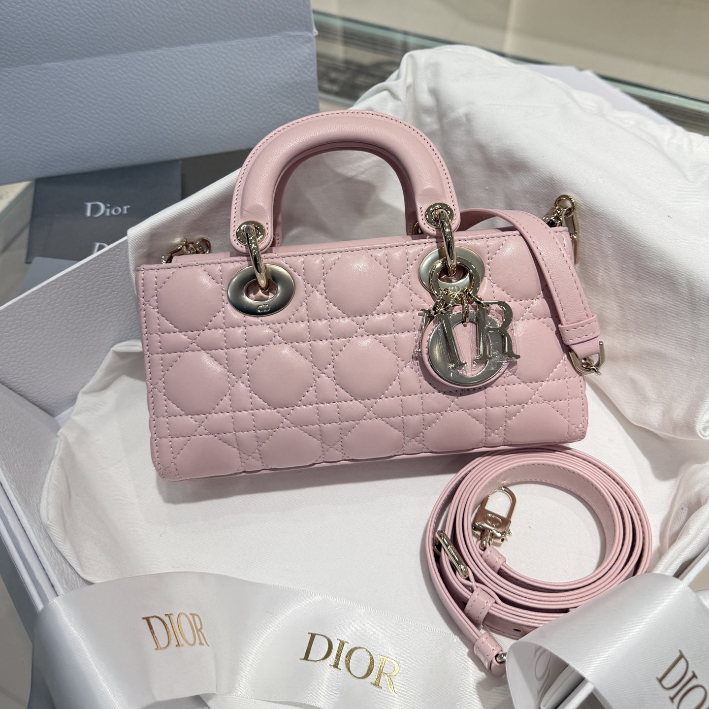 𝑫-𝑱𝒐𝒚 Versión horizontal de la Princesa Diana 22𝒄𝒎 Producido por Guangdi Tamaño pequeño Rosa Sakura Elegante y de…