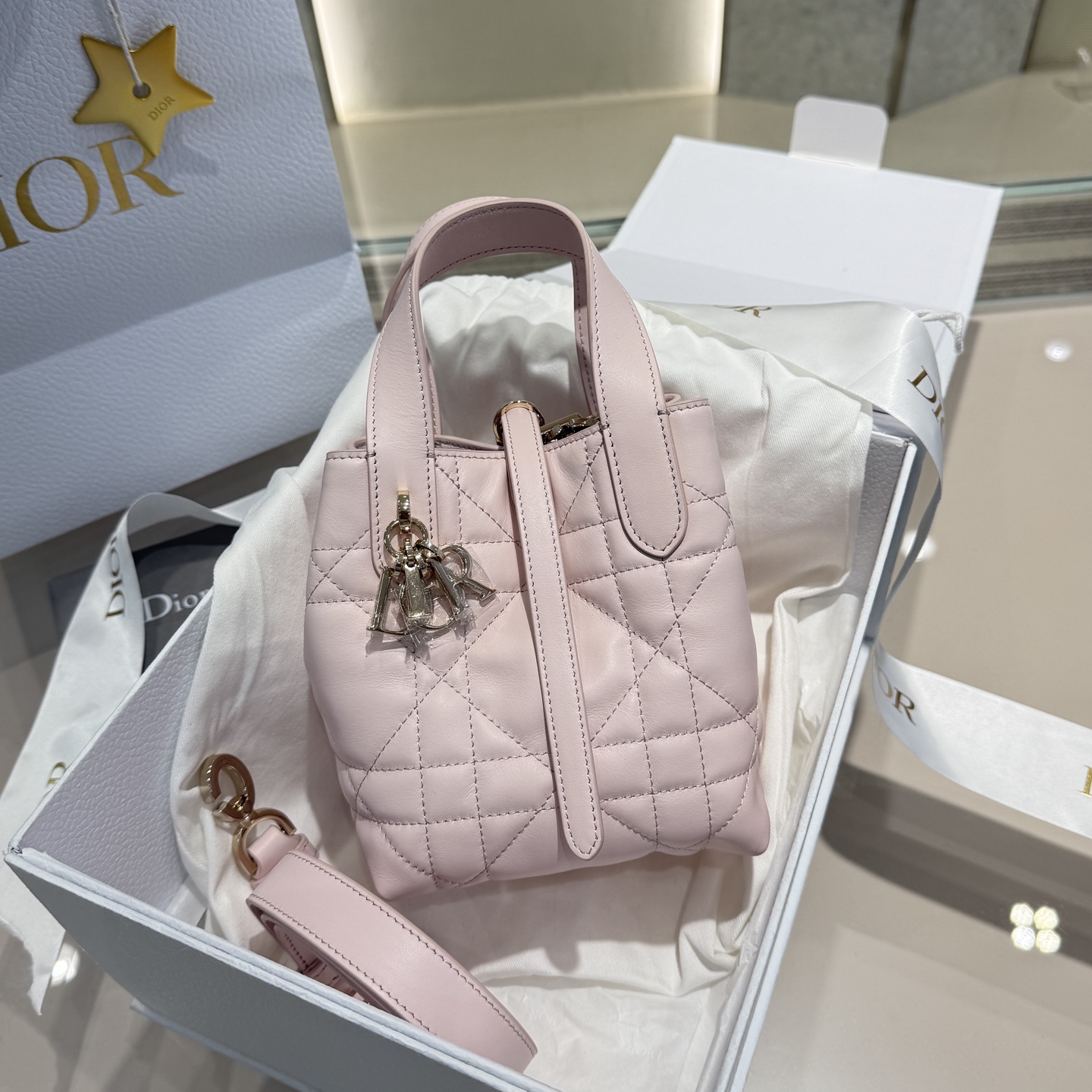 𝑫-𝑻𝒐𝒖𝒋𝒐𝒖𝒓𝒔 Mini rosa vertical Producido por Guangdi ✨ Bolso indígena popular Patrón de cannage vertical + corr…