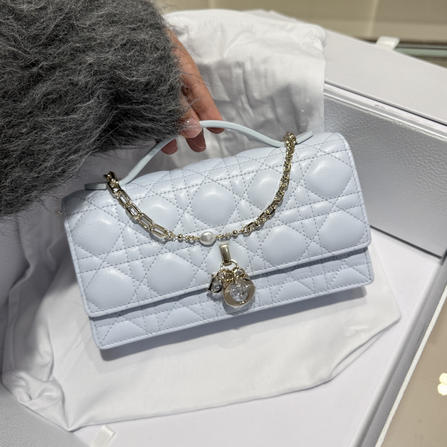 𝑴𝒊𝒔𝒔 𝑫𝒊𝒐𝒓 Mini camisa con cadena de perlas Azul Producida por Guangdi Belleza delicada Piel de cordero importad…