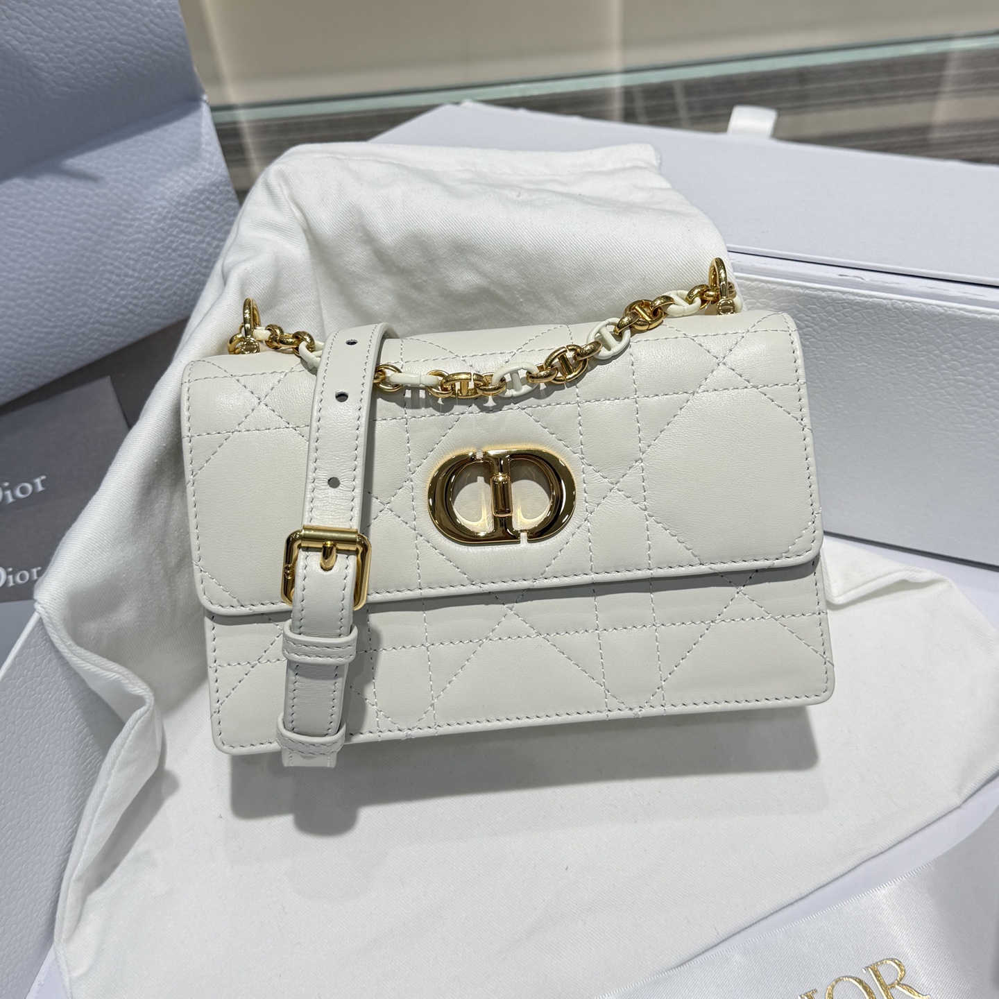 𝙈𝙞𝙨𝙨 𝙘𝙖𝙧𝙤 Mini bolso de cadena Producido por Guangdi (versión chip) Blanco Belleza a nivel de banquete con un t…