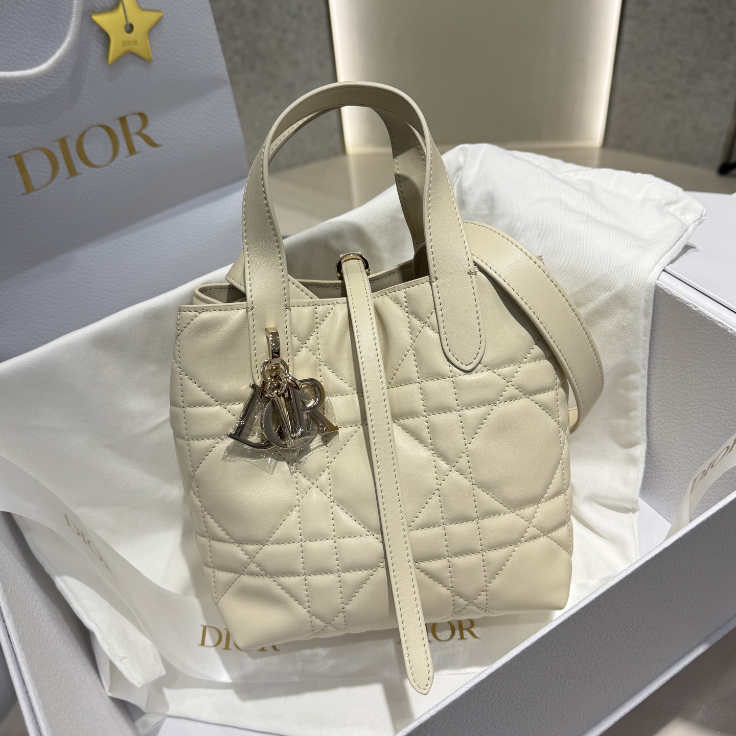 𝑫-𝑻𝒐𝒖𝒋𝒐𝒖𝒓𝒔 Tamaño pequeño vertical Marfil claro Producido por Guangdi ✨ Bolso indígena popular Patrón de canna…