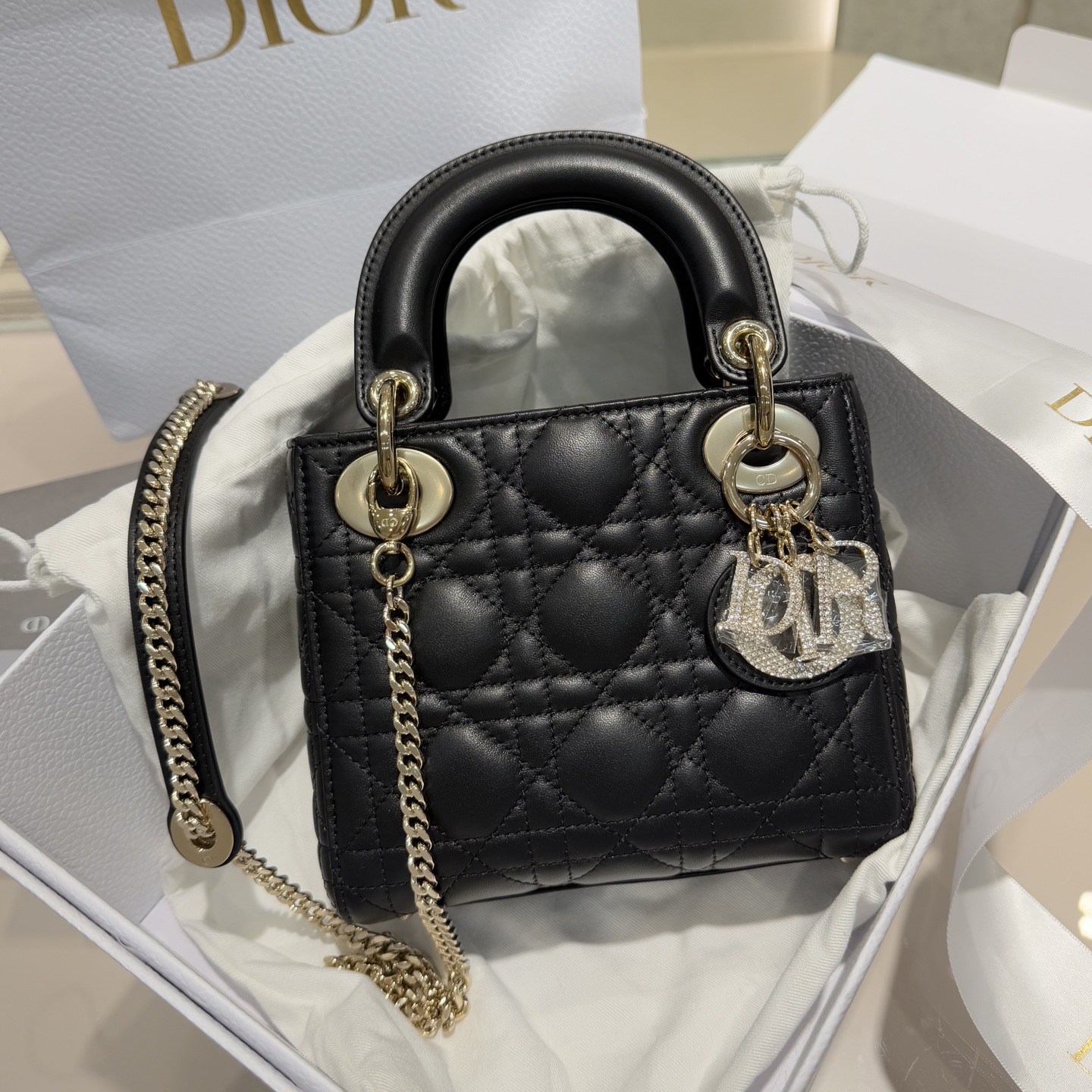 [𝗟𝗮𝗱𝘆 𝗗𝗿 Tres rejillas de piel de oveja totalmente de acero] Hebilla de diamantes de oro negro Producido por Guan…