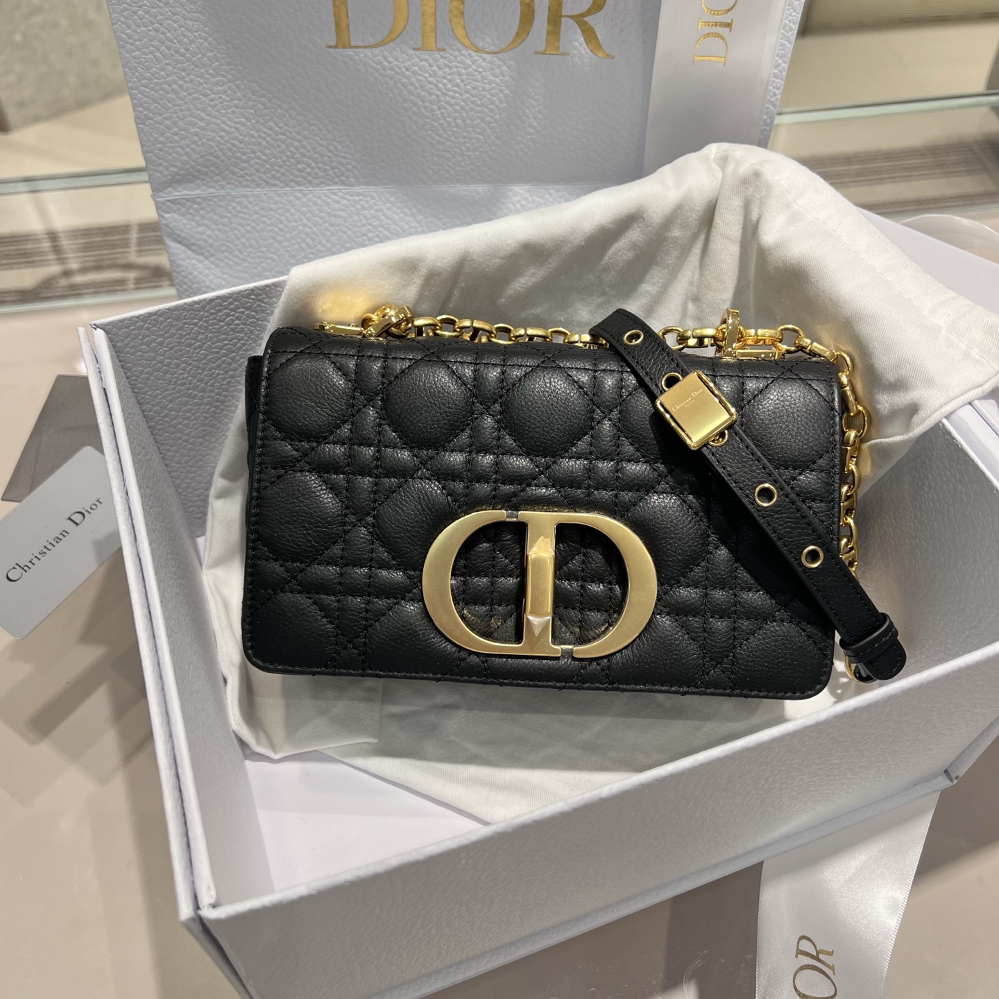 Clásico 𝑪𝒂𝒓𝒐 Tamaño pequeño Producido por Guangdi Black Nueva generación de forma de bolso atemporal ♾️ Costuras on…